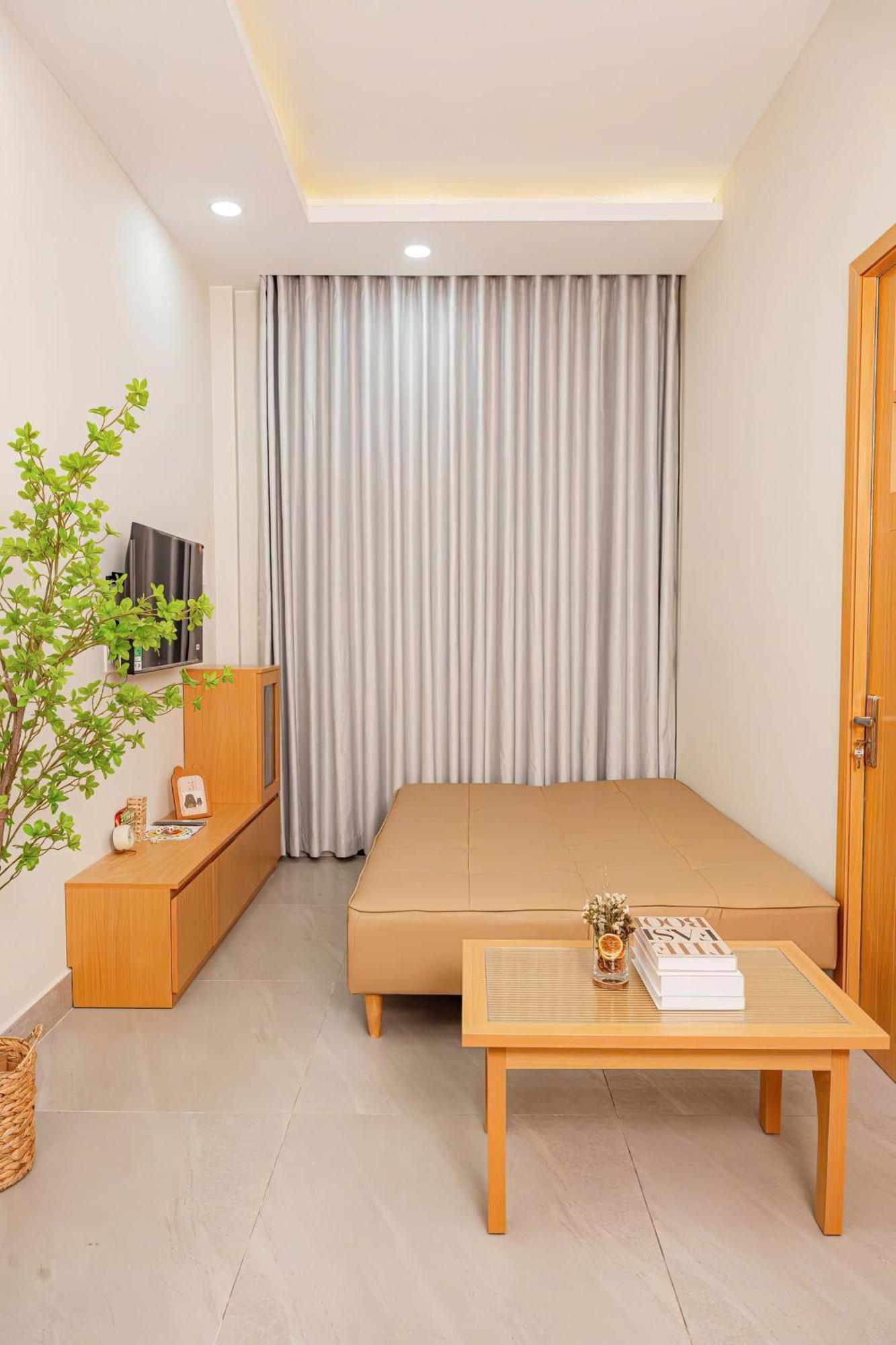 Modern - Garden Gate Apartment *