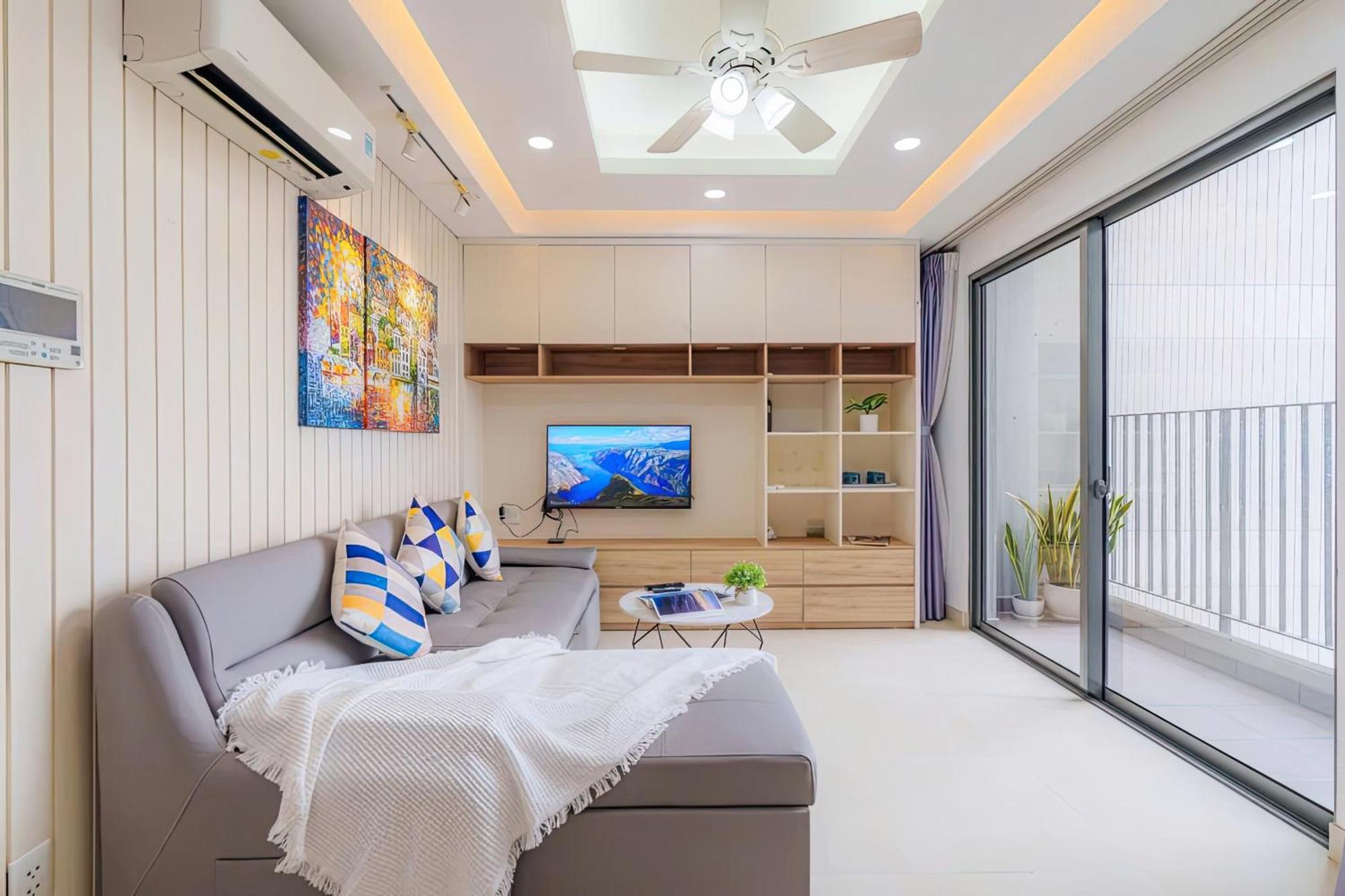 Modern - Garden Gate Apartment *