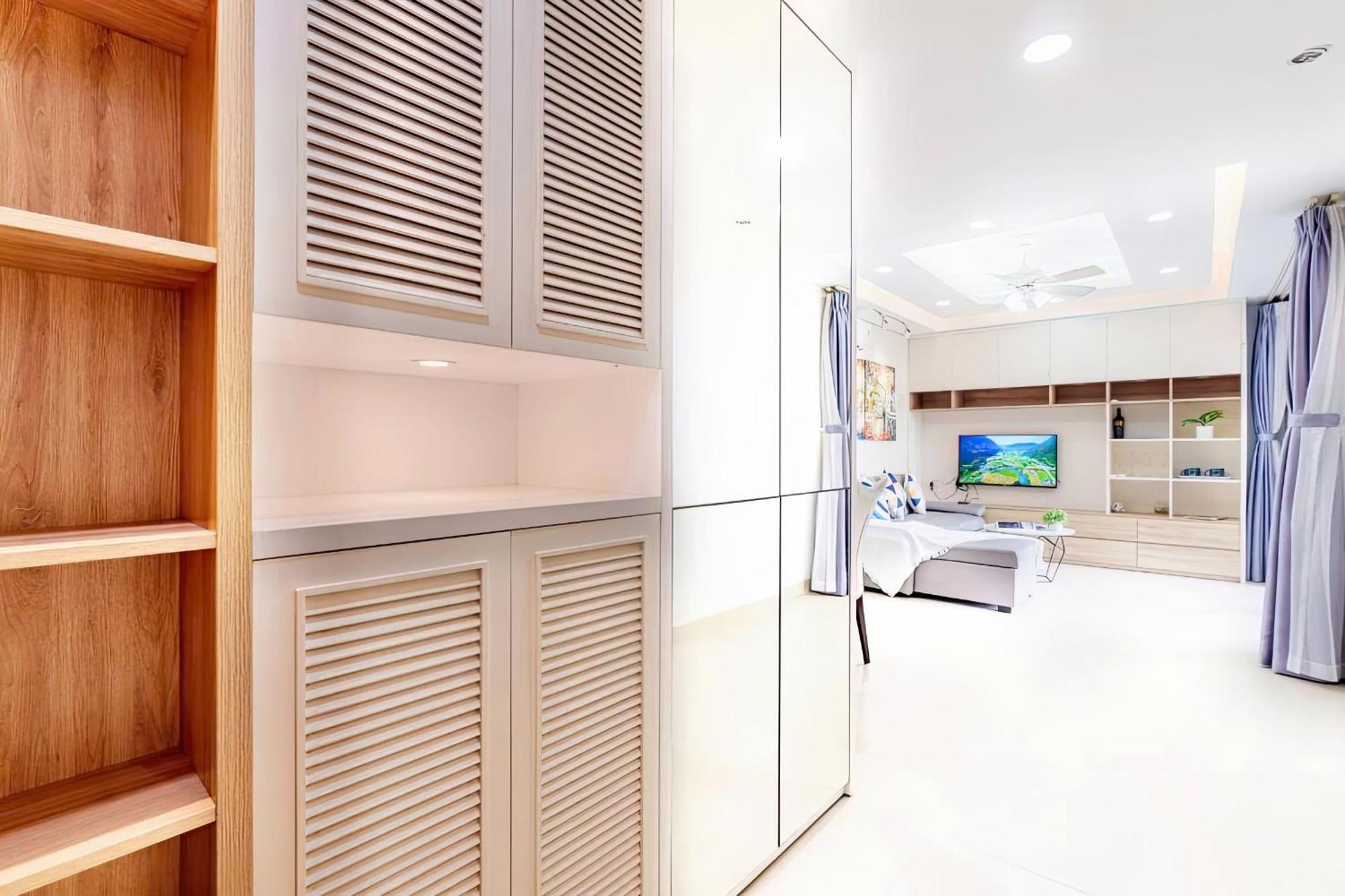 Modern - Garden Gate Apartment *