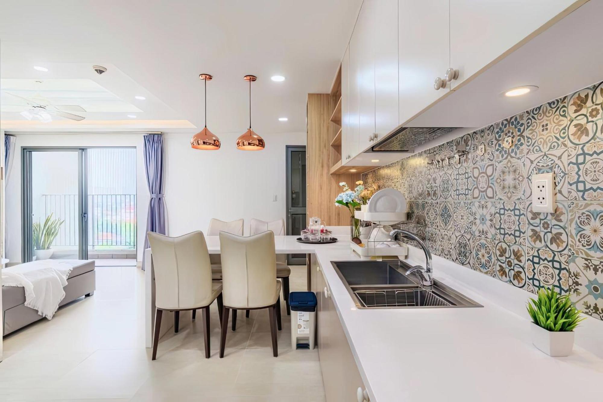 Modern - Garden Gate Apartment *