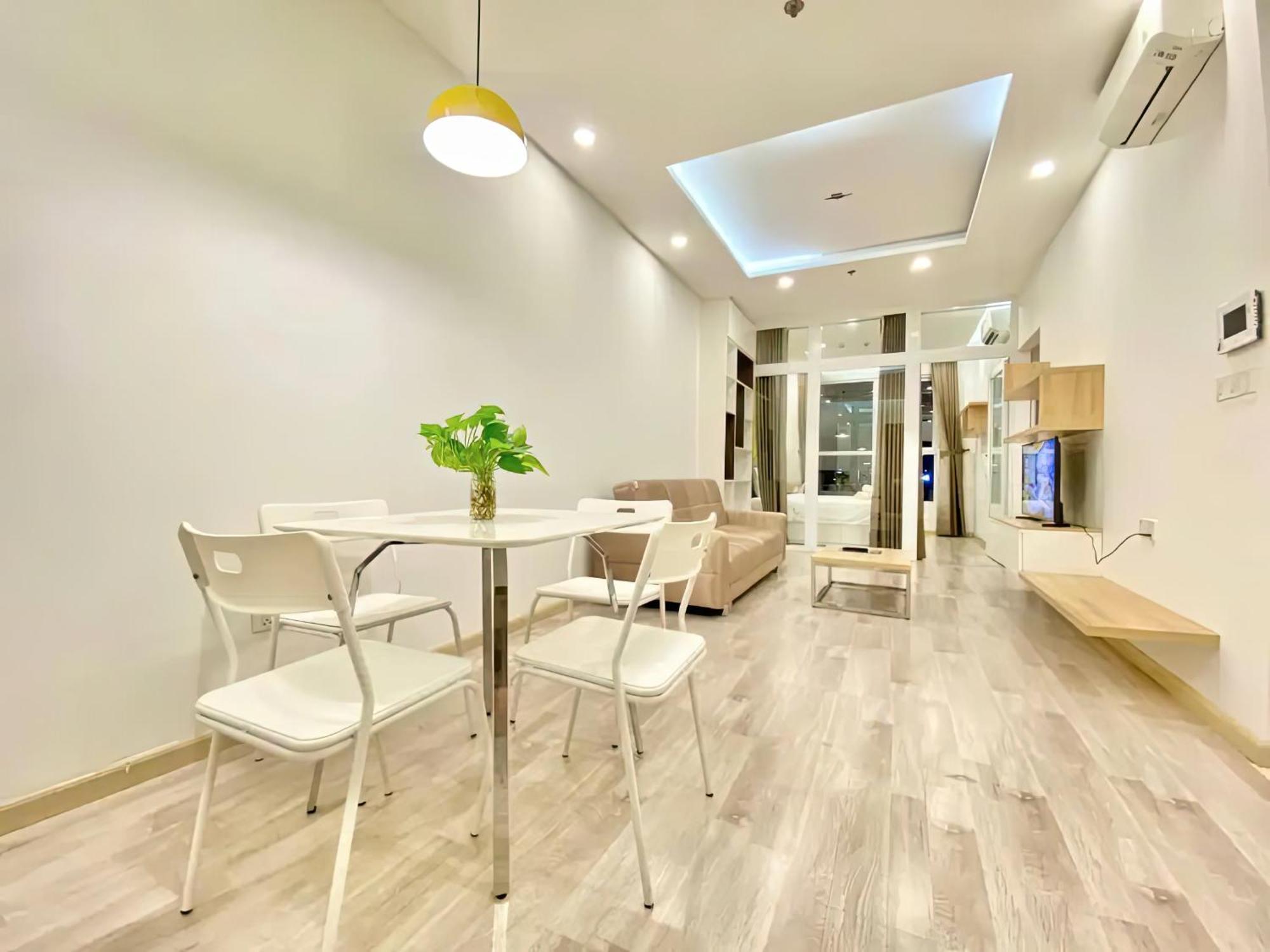 Modern - Garden Gate Apartment