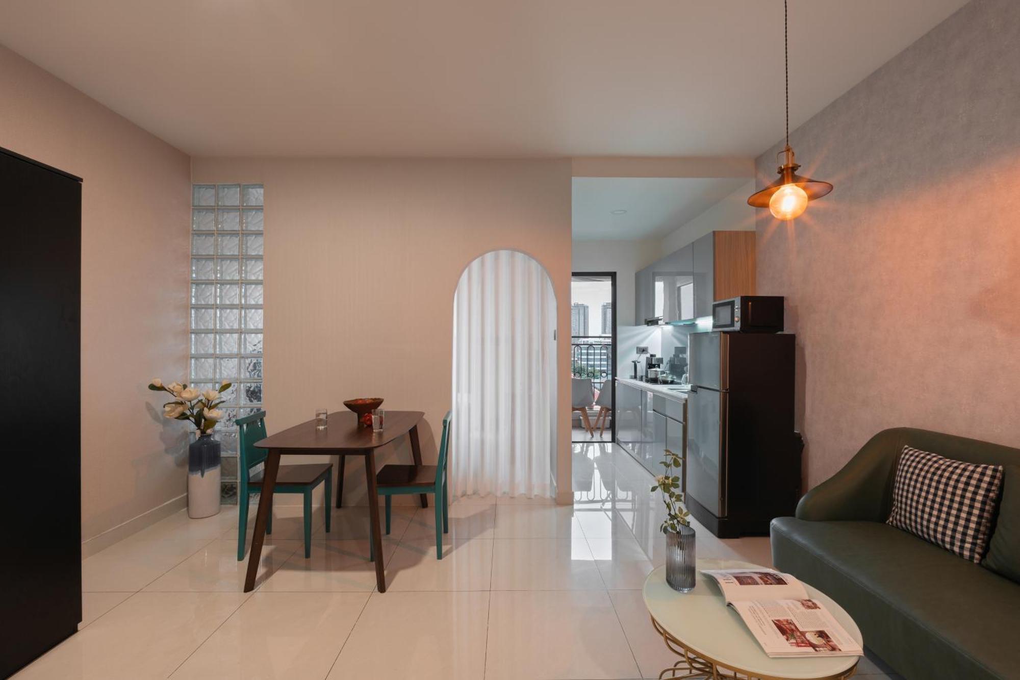 Lynh Saigon D4 *