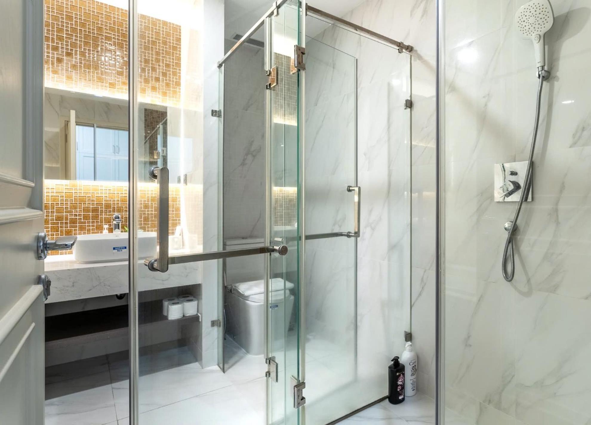 De Lux Madison 2 Bedrooms 2 Baths, Pool Gym * Ho Chi Minh City