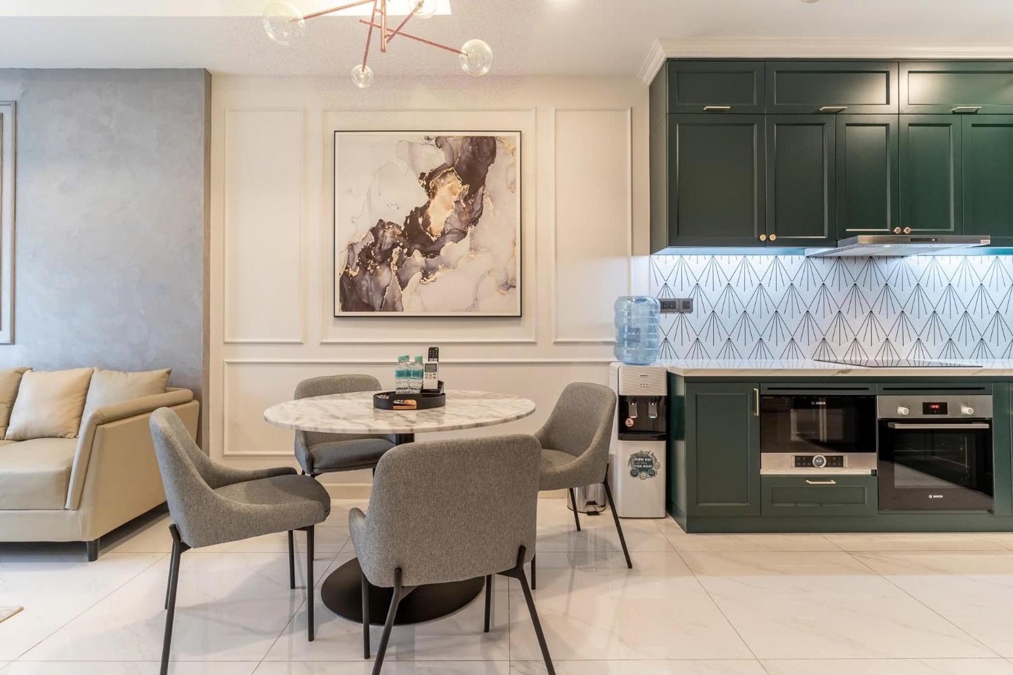 De Lux Madison 2 Bedrooms 2 Baths, Pool Gym *