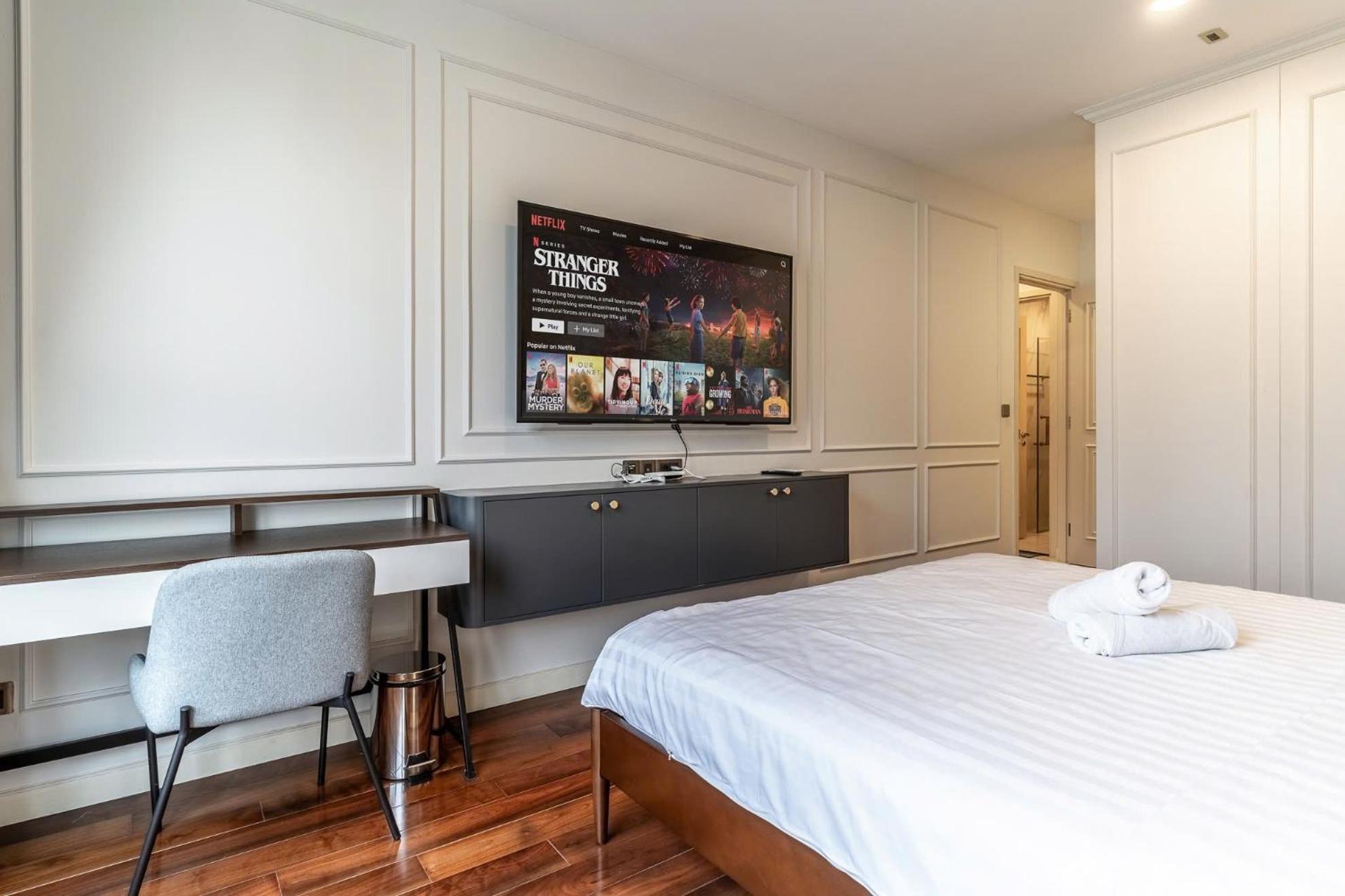De Lux Madison 2 Bedrooms 2 Baths, Pool Gym * Ho Chi Minh City