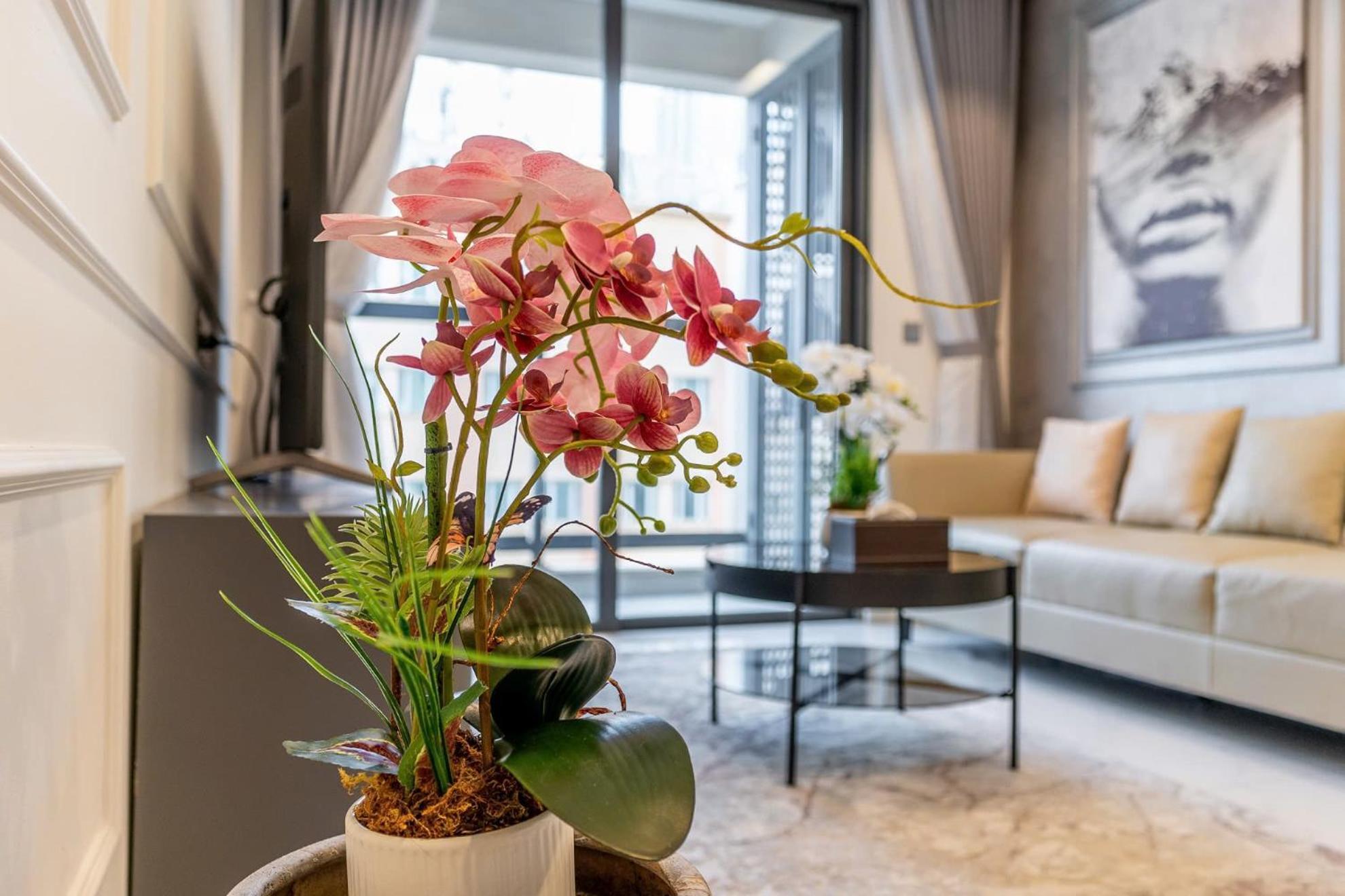 De Lux Madison 2 Bedrooms 2 Baths, Pool Gym