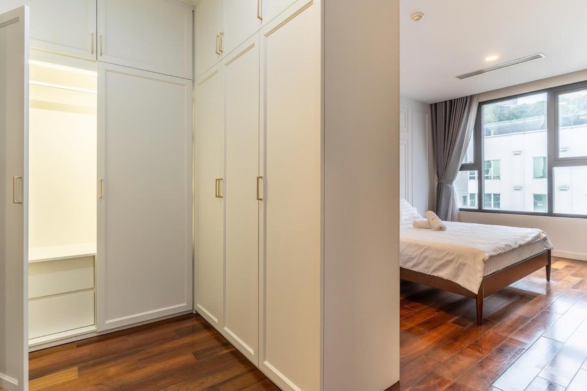 Apartment De Lux Madison 2 Bedrooms 2 Baths, Pool Gym Ho Chi Minh City