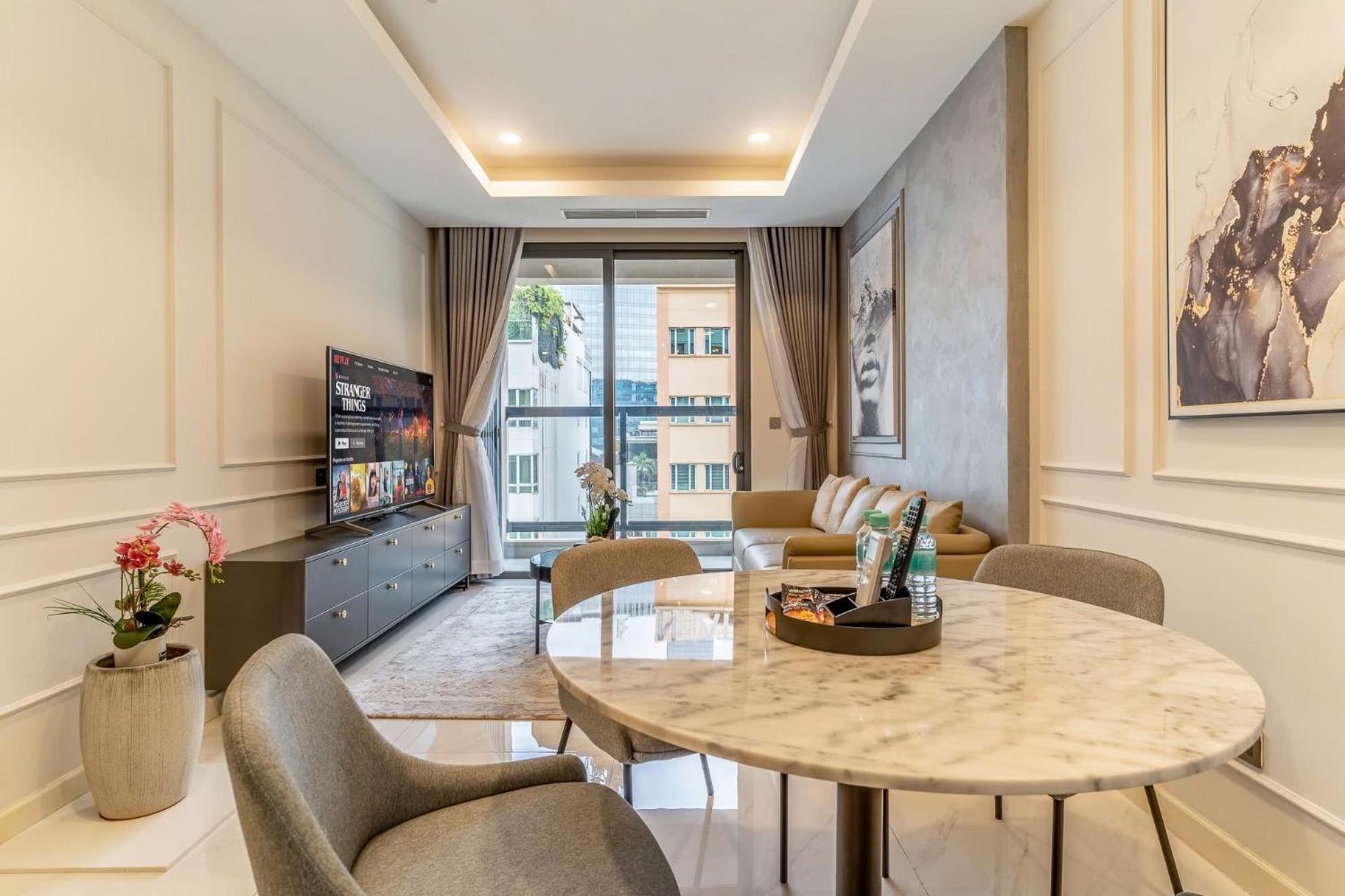 De Lux Madison 2 Bedrooms 2 Baths, Pool Gym