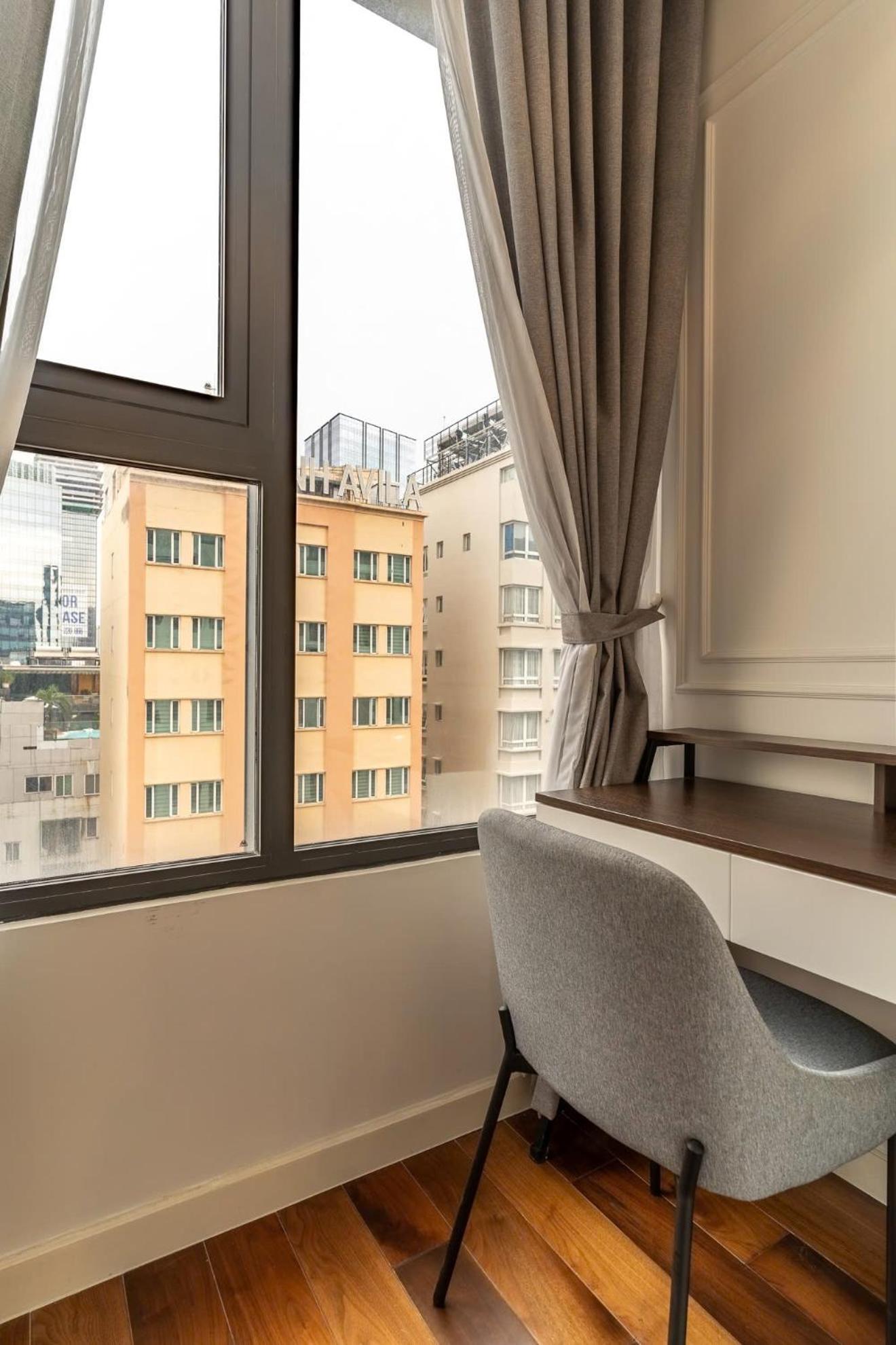 De Lux Madison 2 Bedrooms 2 Baths, Pool Gym Apartment