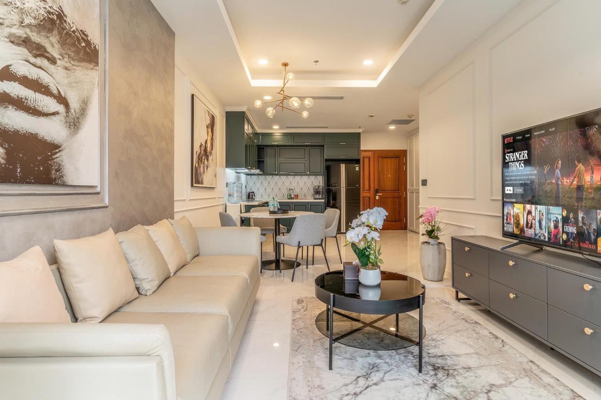 De Lux Madison 2 Bedrooms 2 Baths, Pool Gym Apartment *