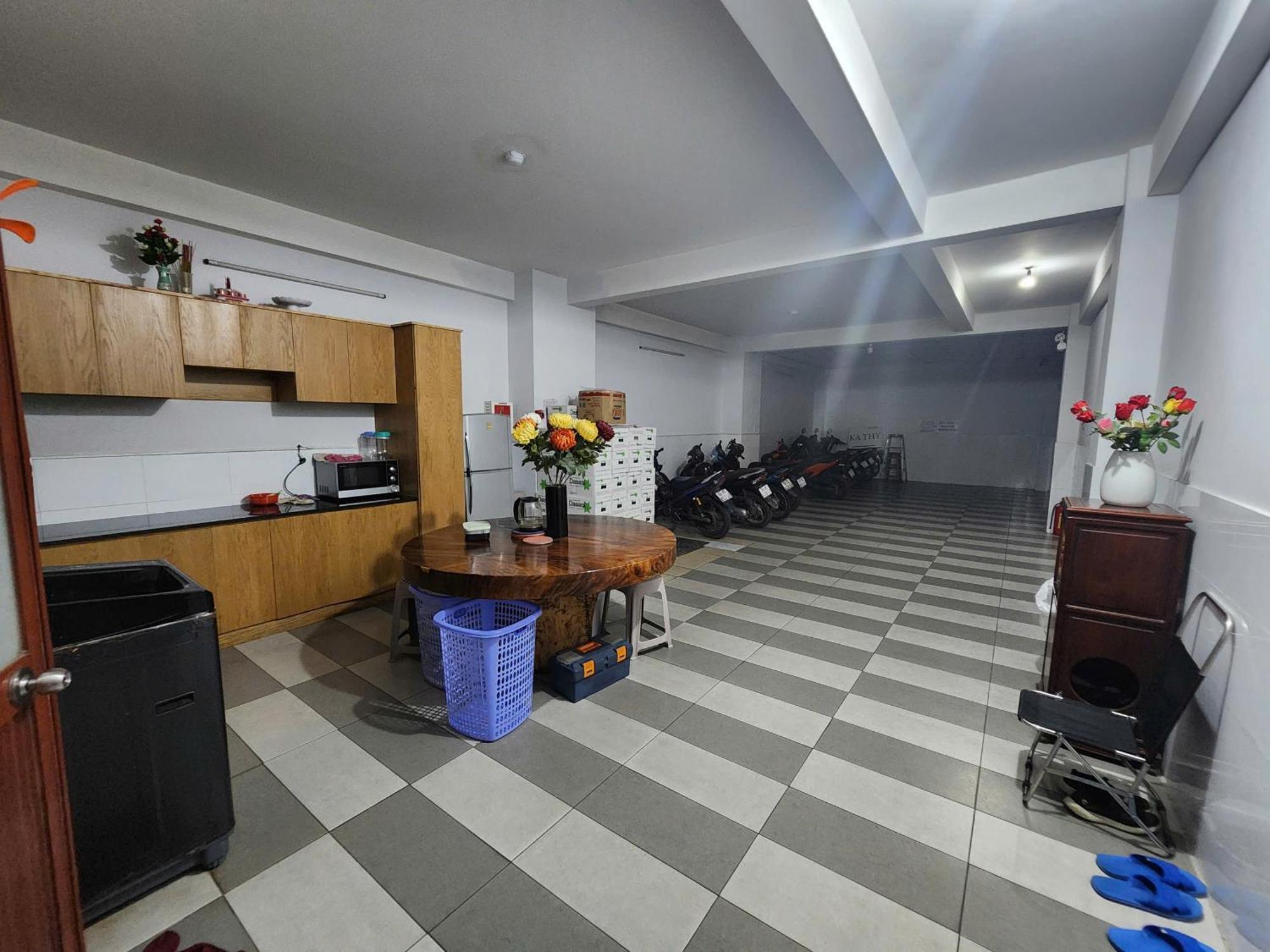 Kathy Hotel *