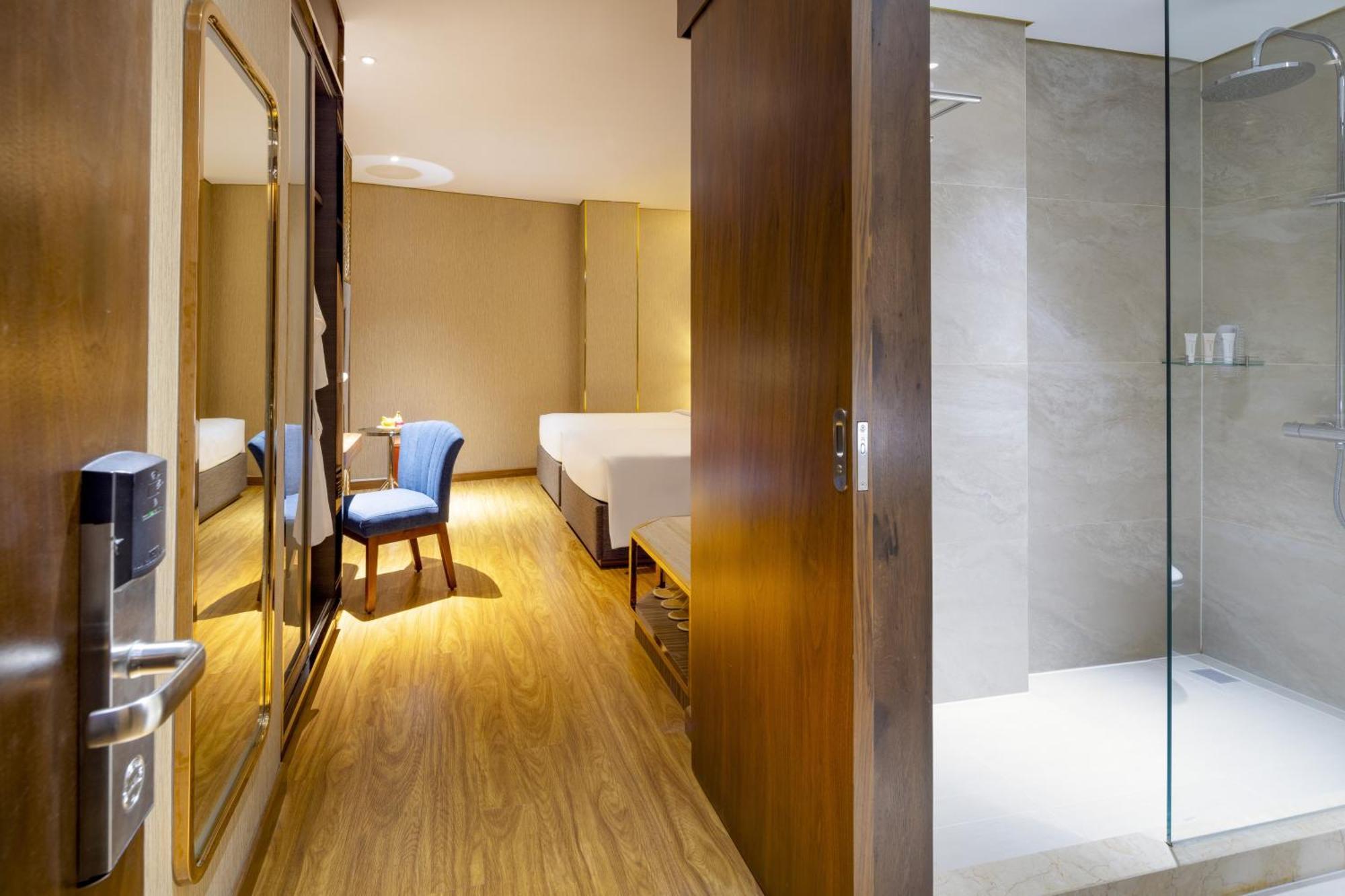 Winsuites Saigon 4*