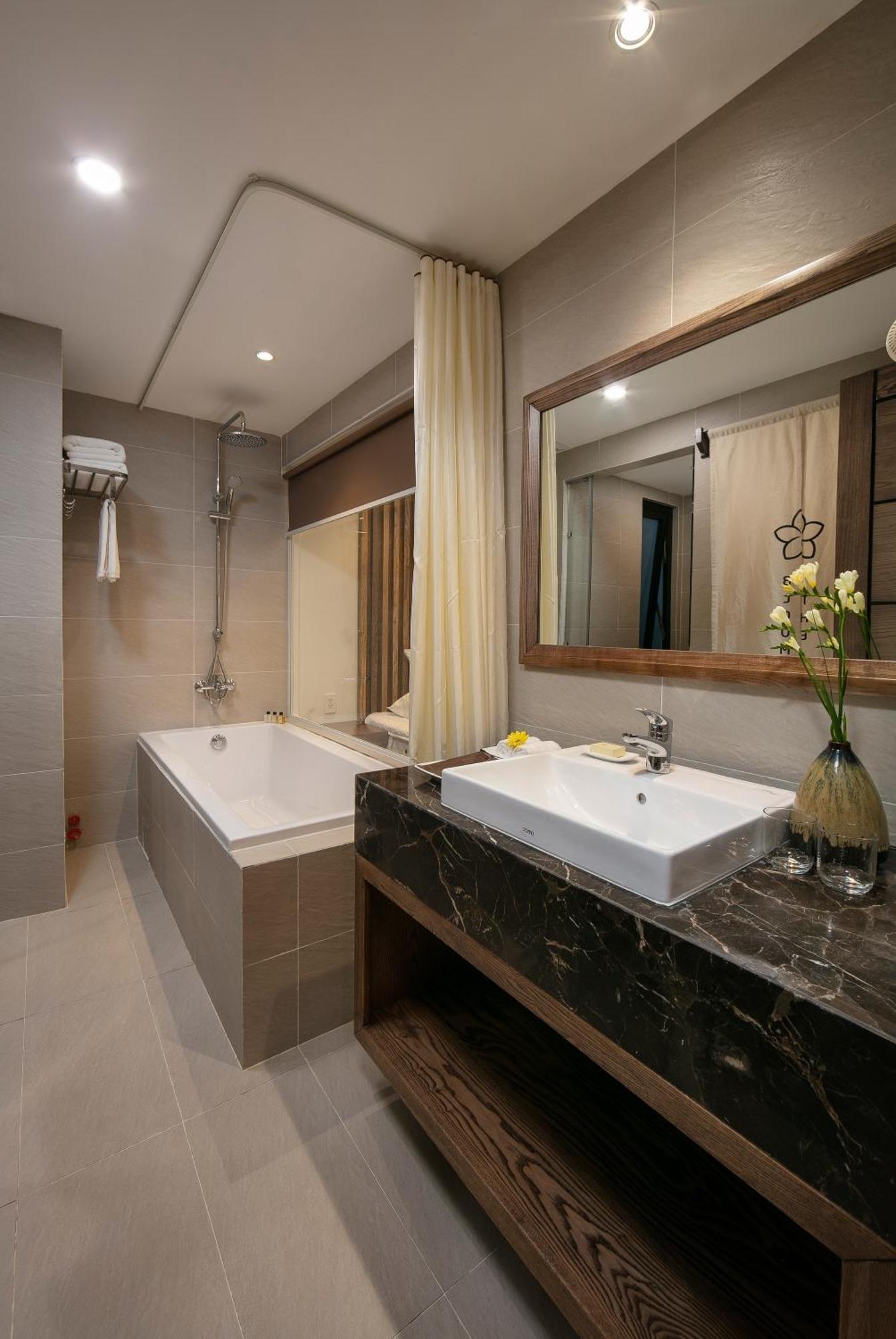 Hotel Bloom In Saigon - The Ho Chi Minh City