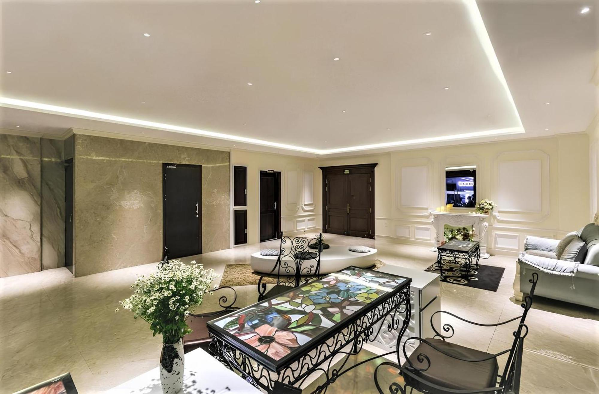 Happy Life Grand & Rooftop Skybar Khách sạn TP. Hồ Chí Minh