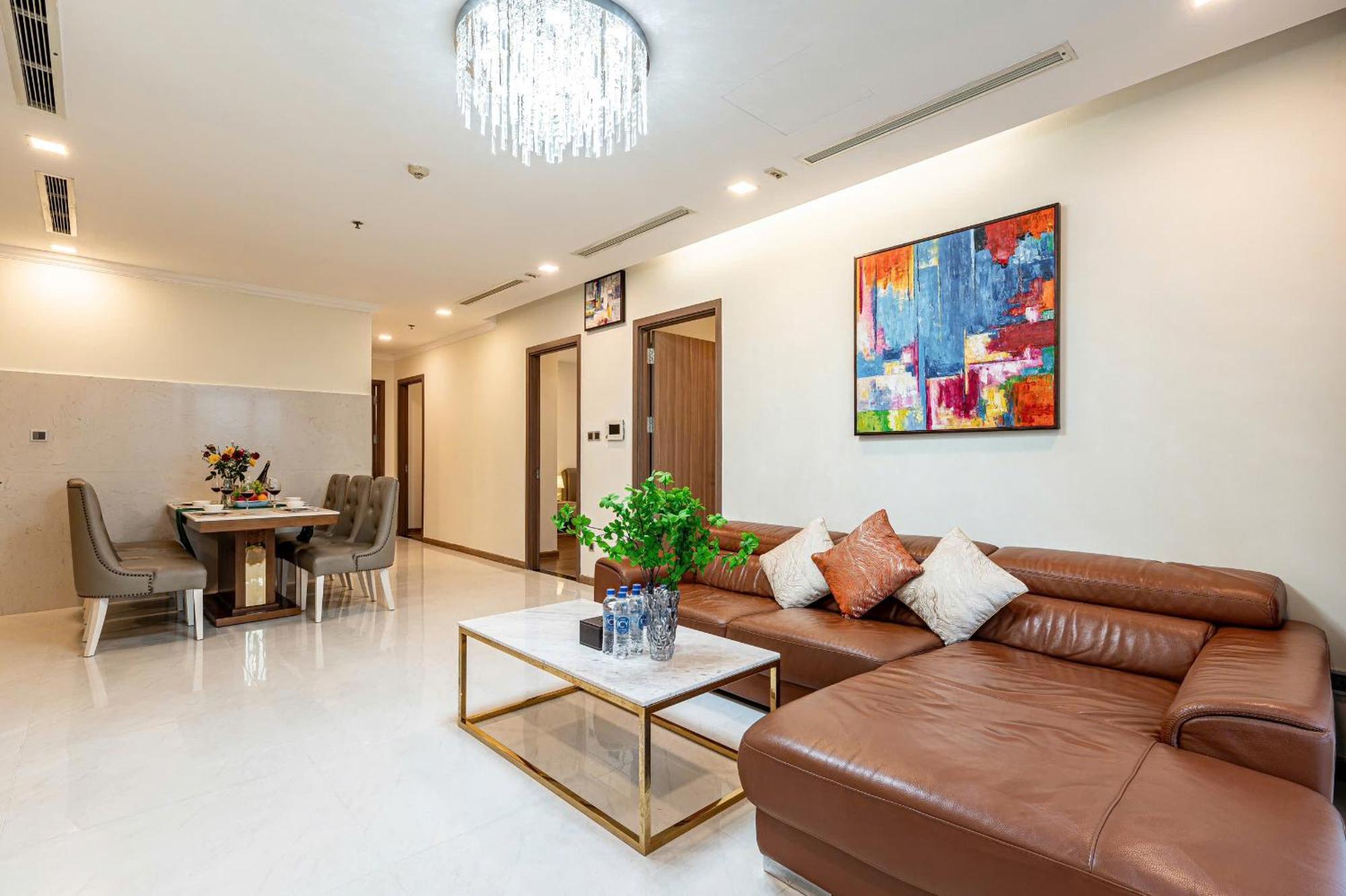 Luxury At Vinhomes Park