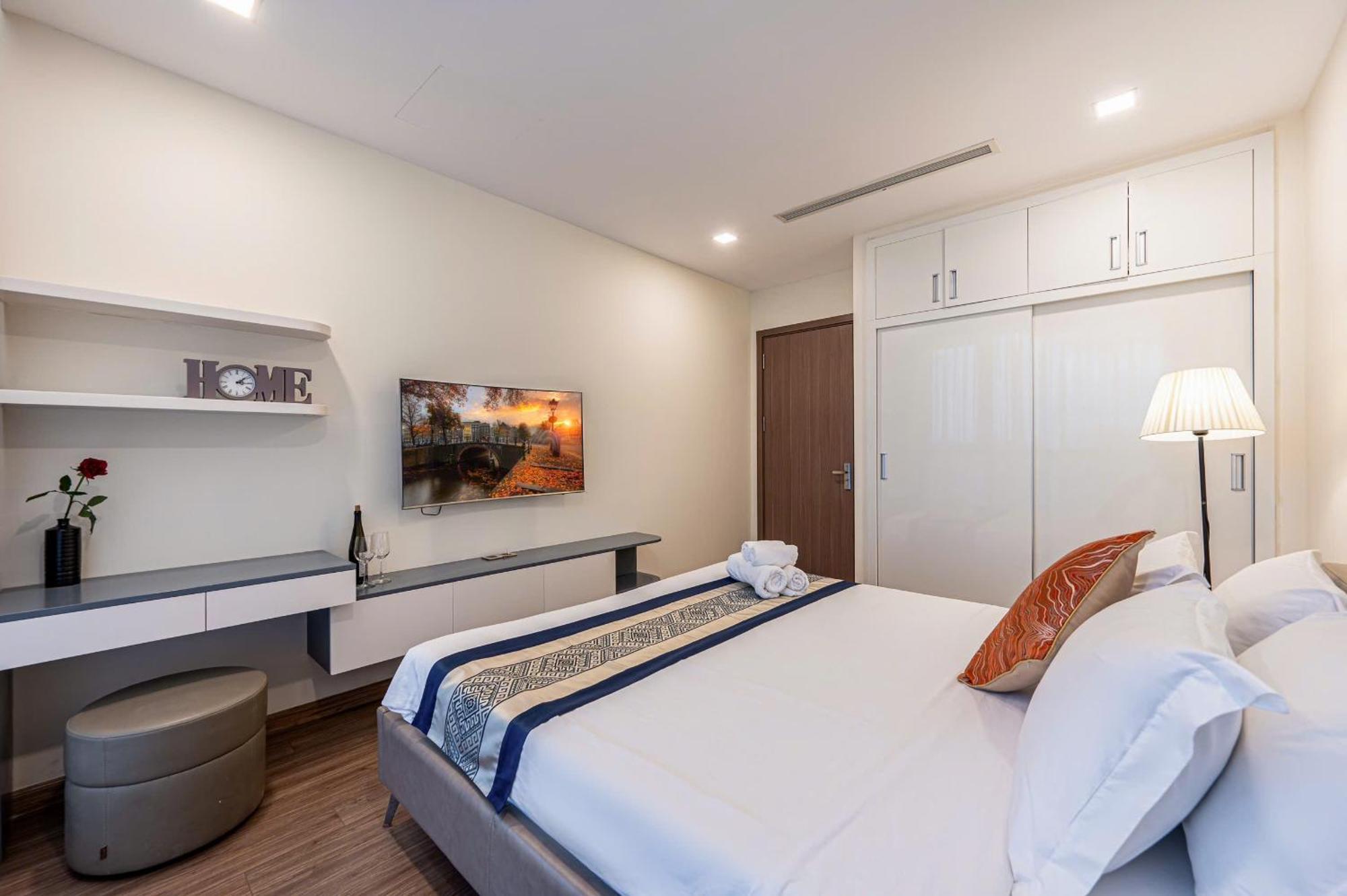 Luxury At Vinhomes Park Pangsapuri Bandar Ho Chi Minh