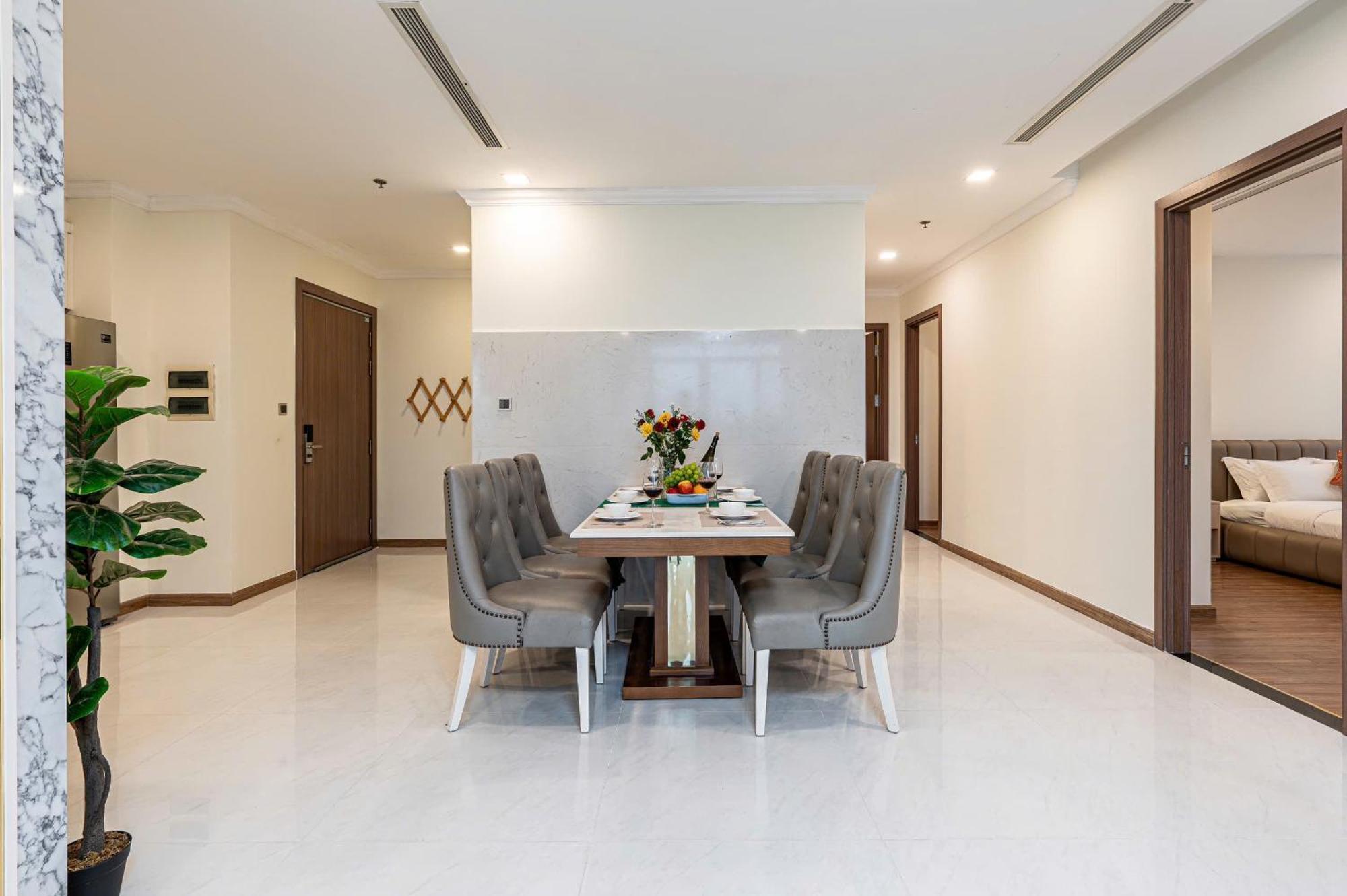 Luxury At Vinhomes Park