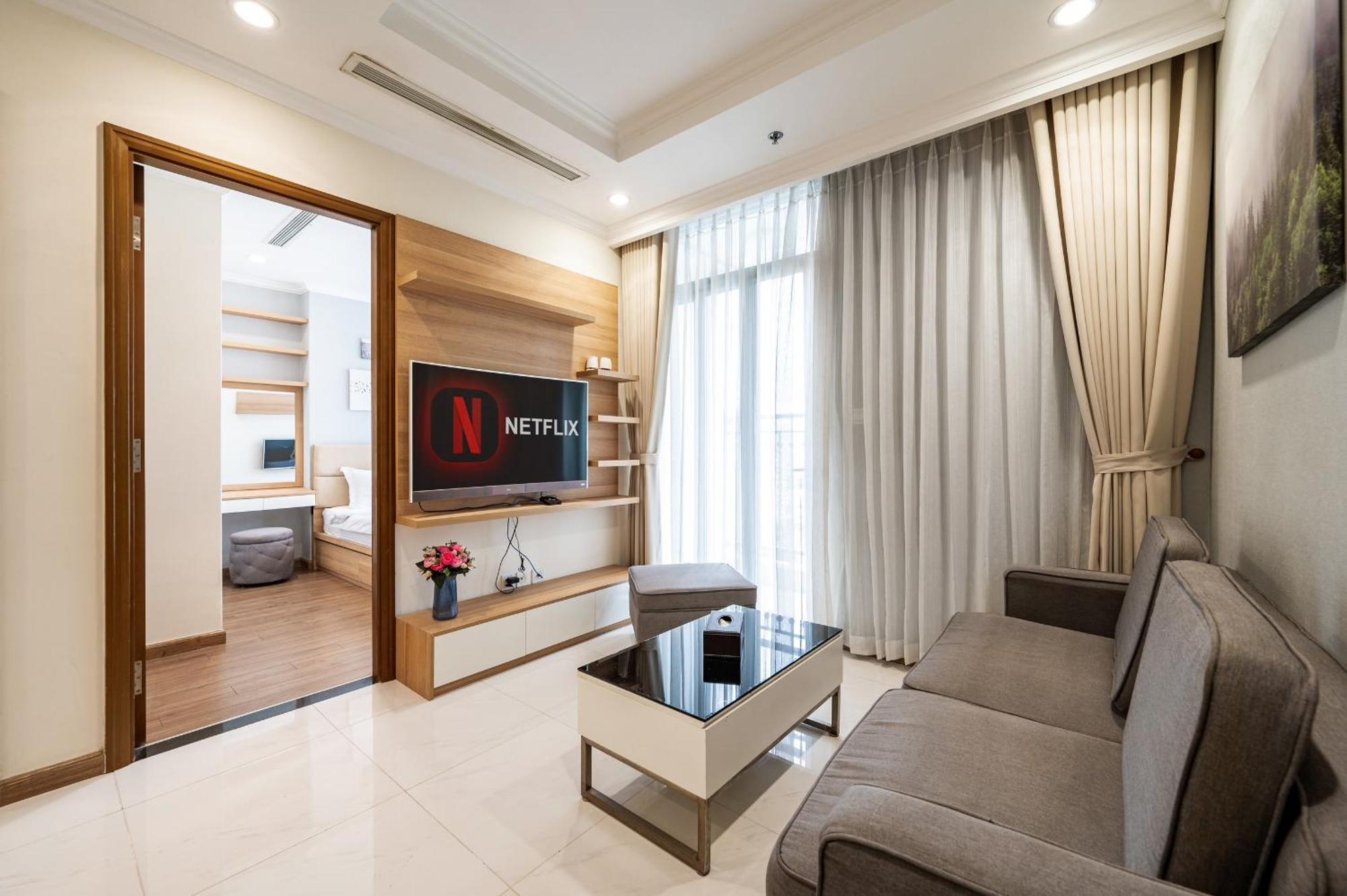 Luxury At Vinhomes Park