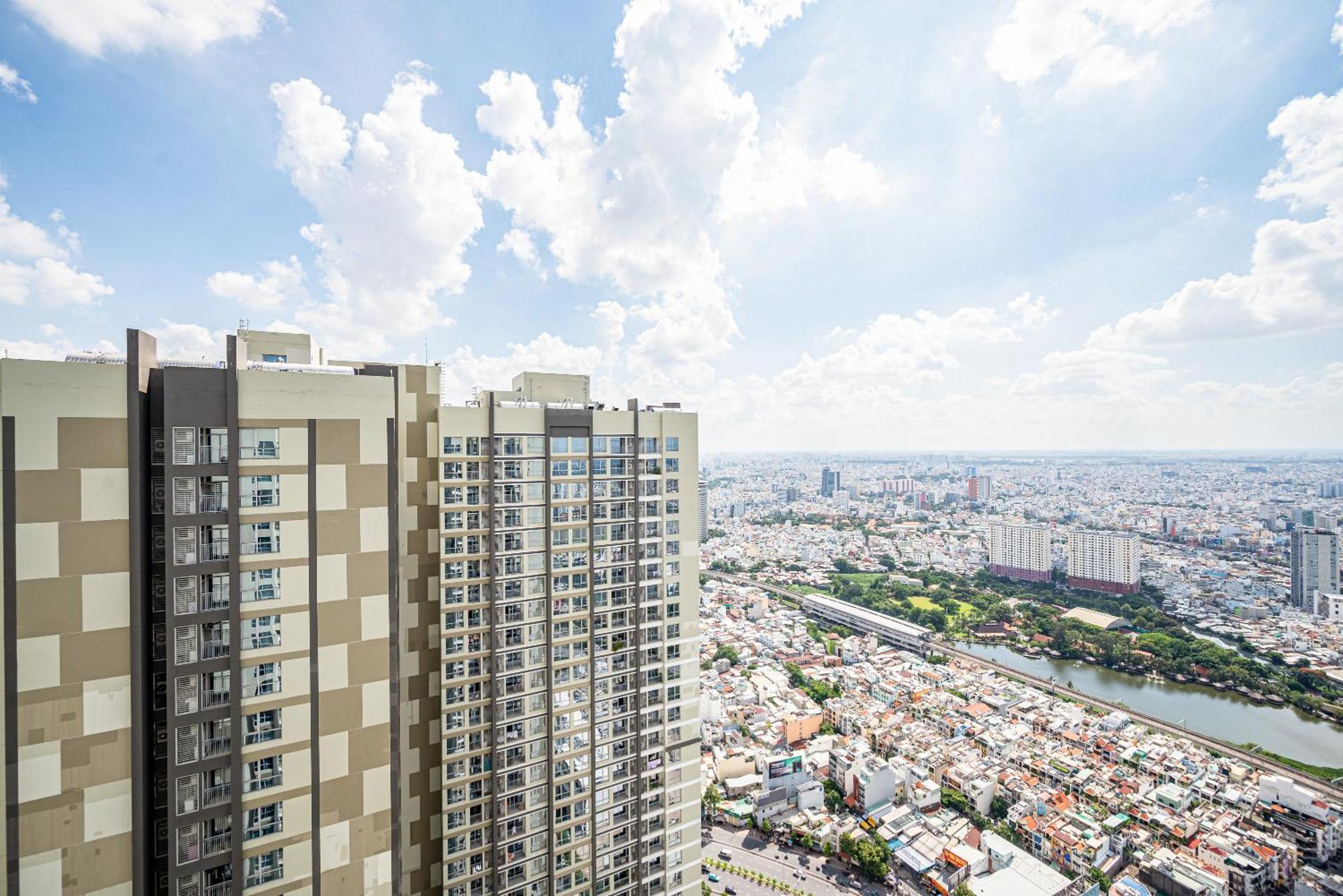 Luxury At Vinhomes Park *