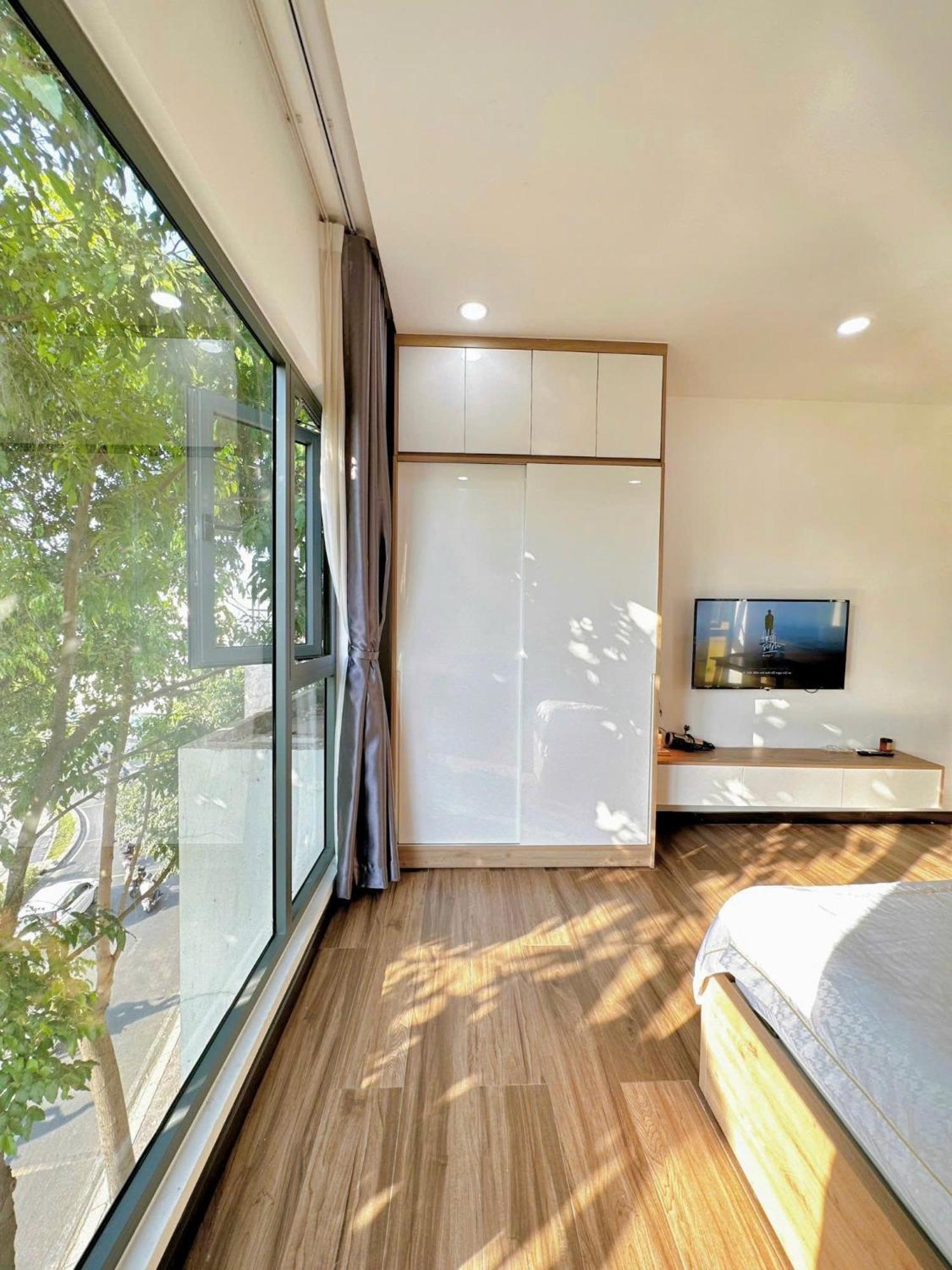 Apartment Riverside House Near Airport