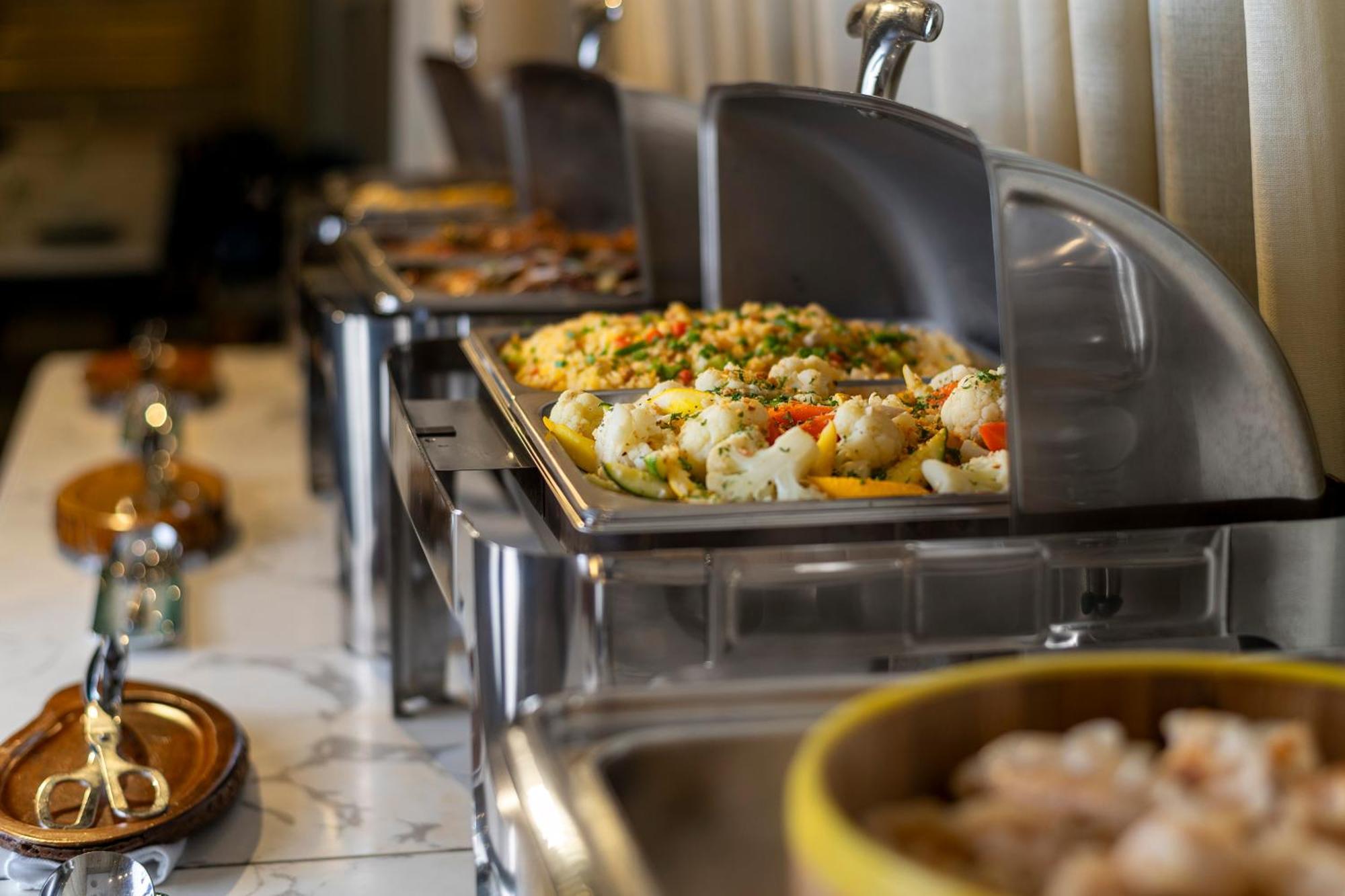 Khách sạn hẻo lánh T-ritz Saigon & 4*