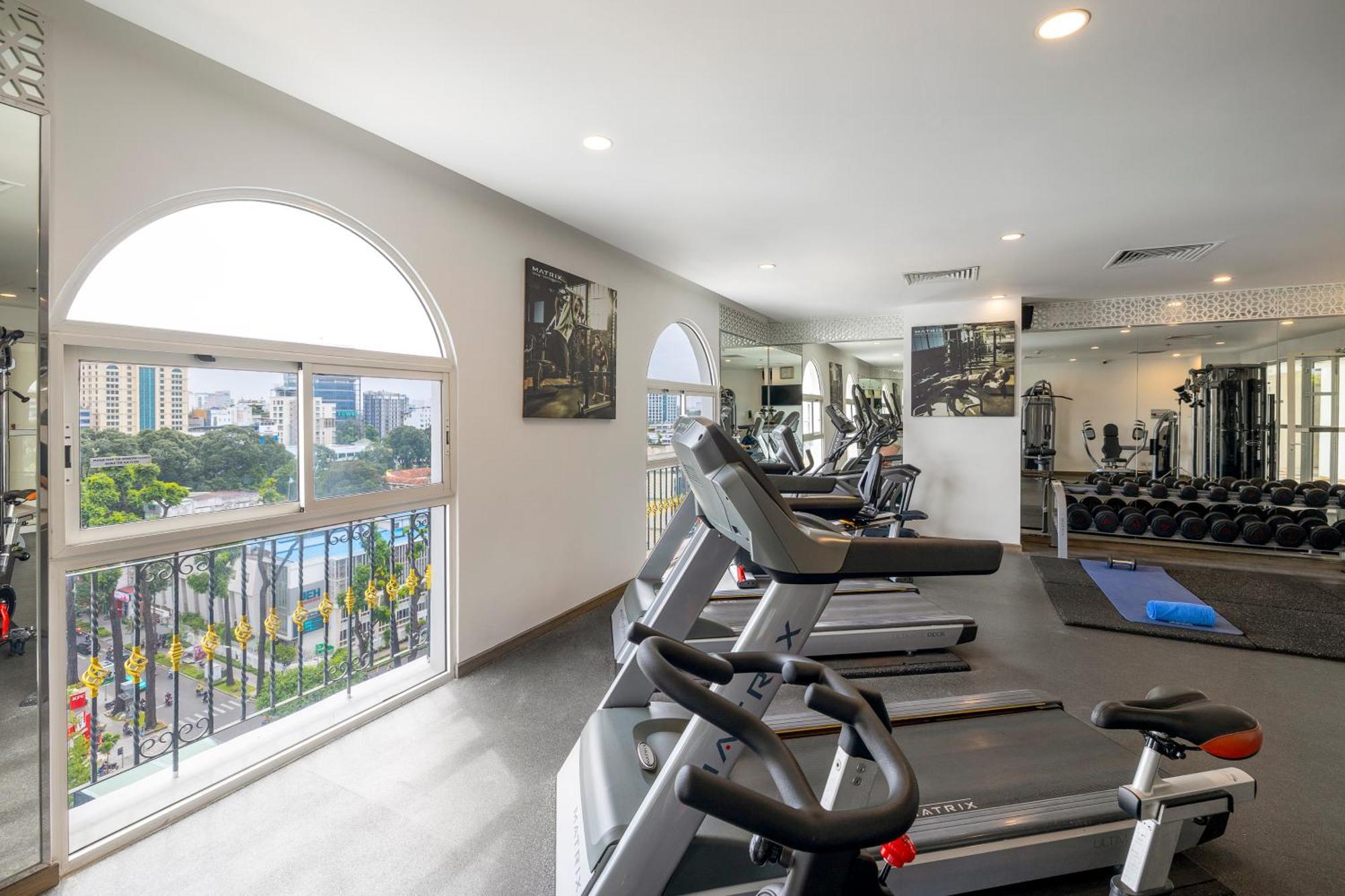 T-ritz Saigon & Khách sạn hẻo lánh 4*