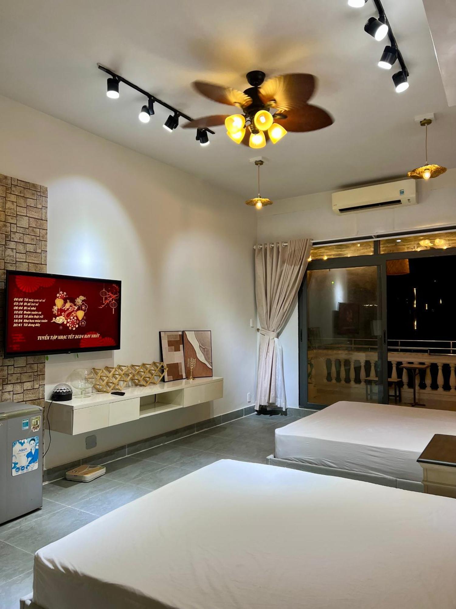 Vintage In Heart D1 With Large Balcony - View, Near Buivien Street * Ho Chi Minh City