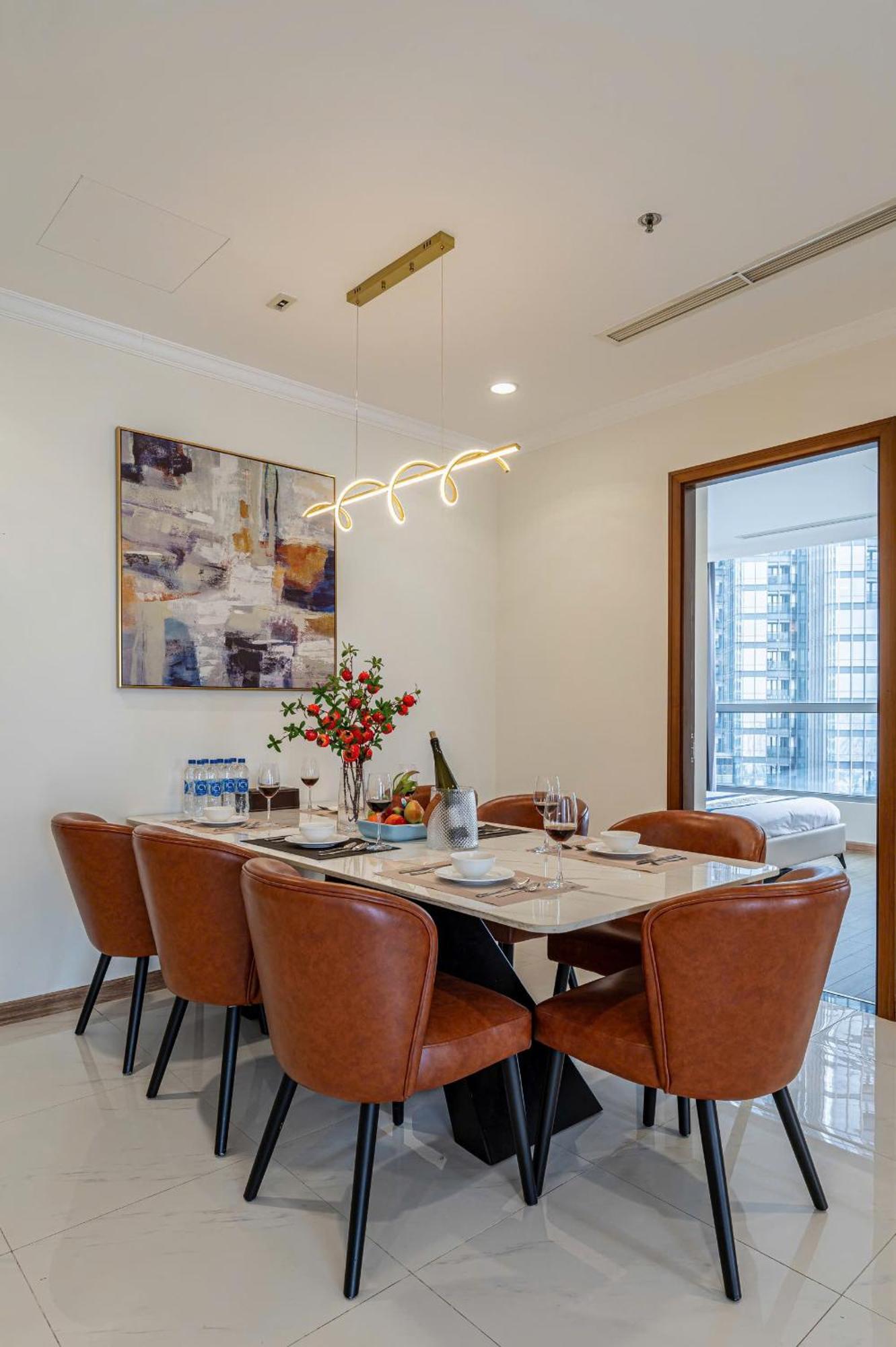 Luxury At Vinhomes Park