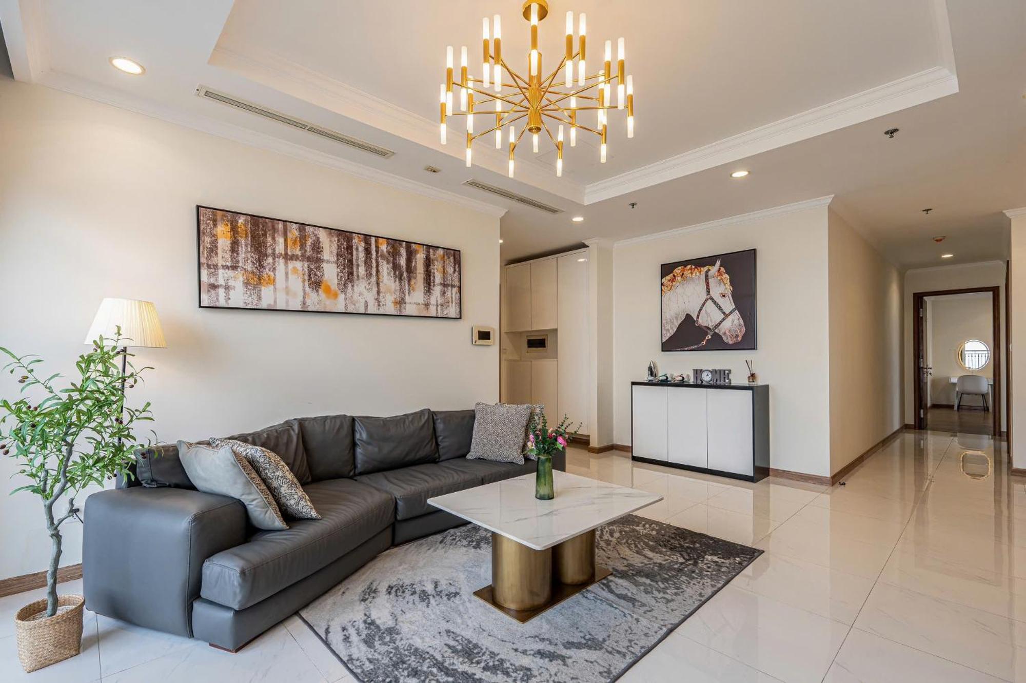 Luxury At Vinhomes Park *