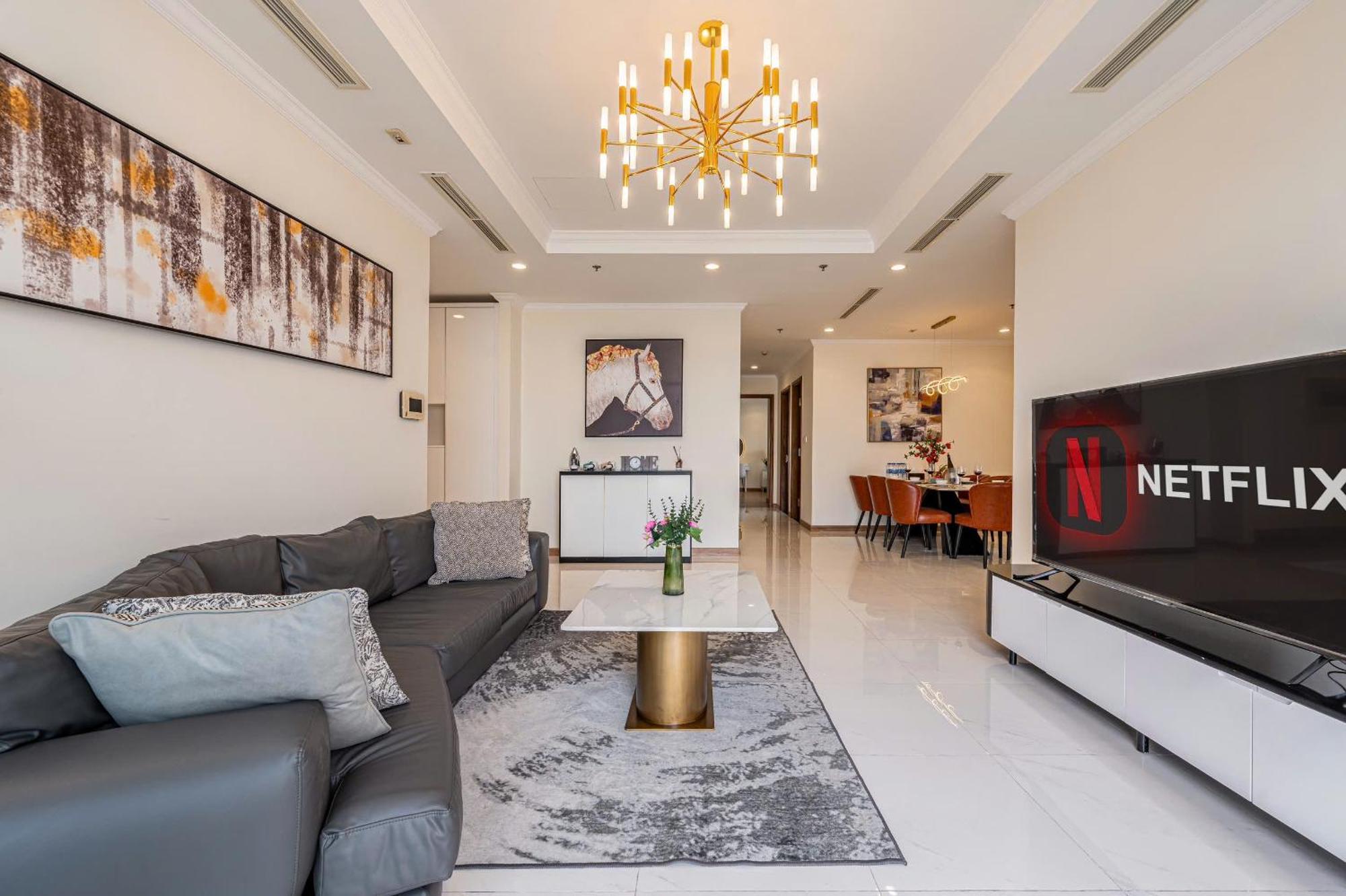 Luxury At Vinhomes Park