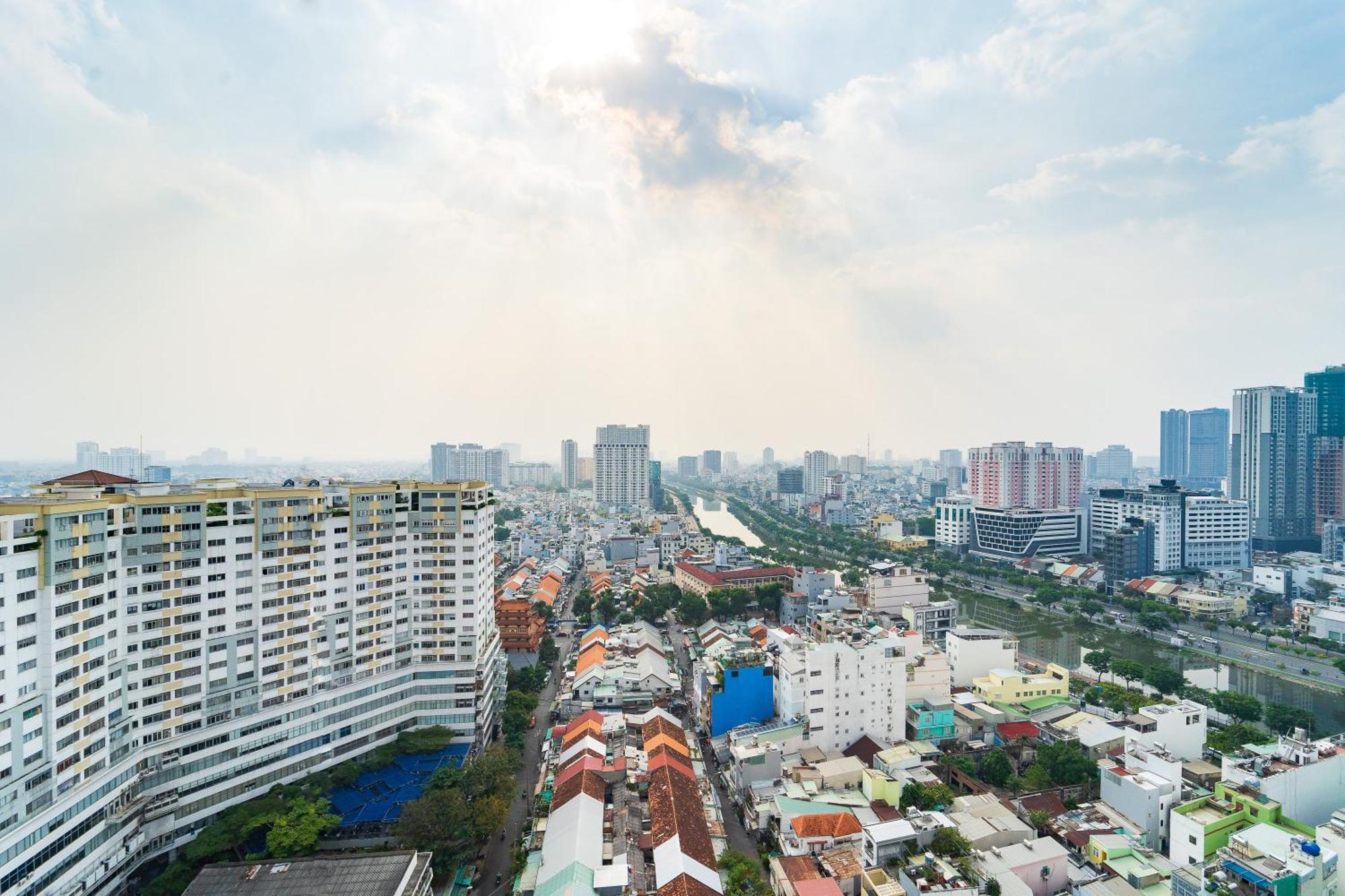 Saigon Authentic Apartments: Infinity Pool & Daily Perks