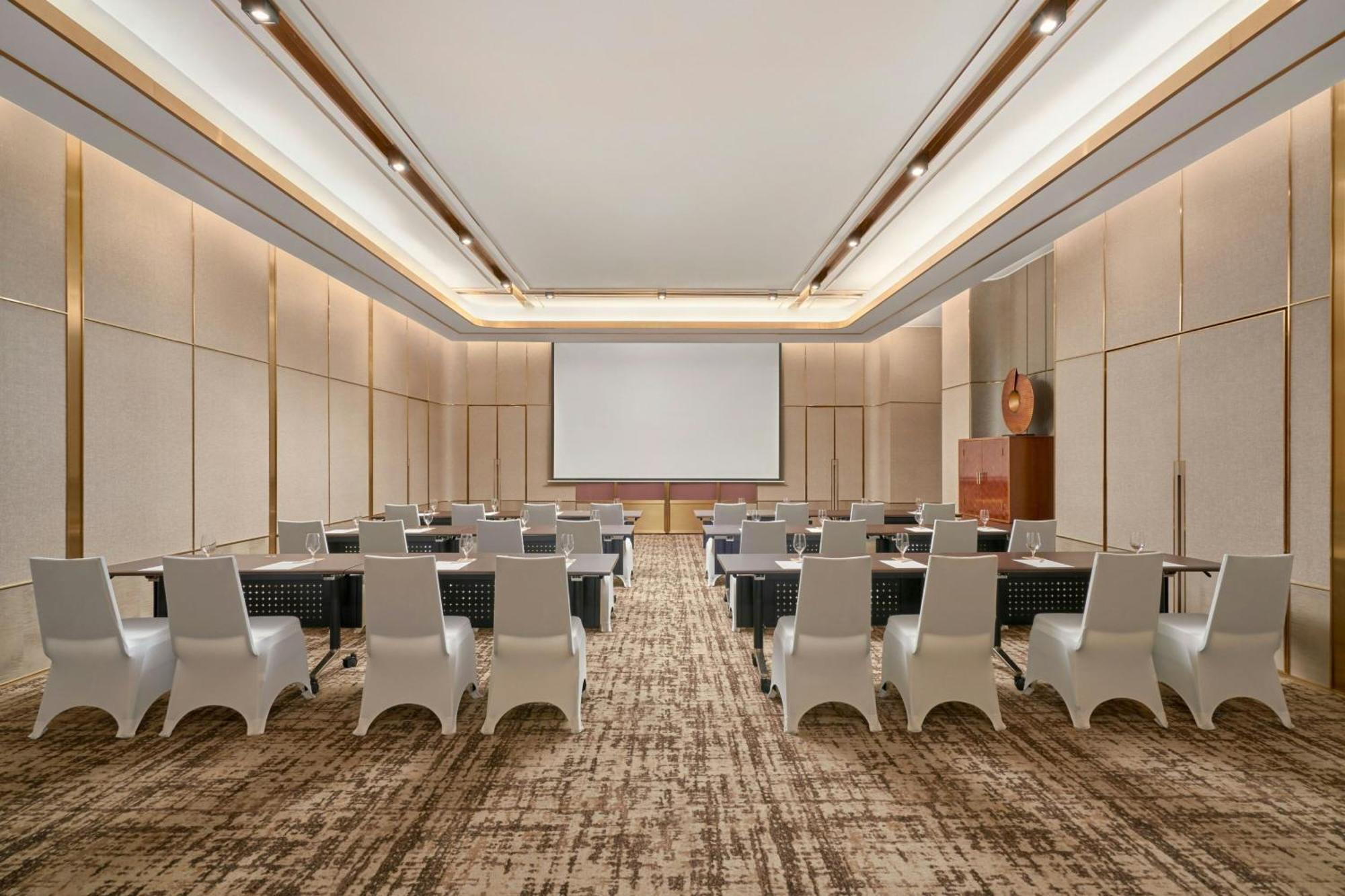 Vinpearl Landmark 81, Autograph Collection