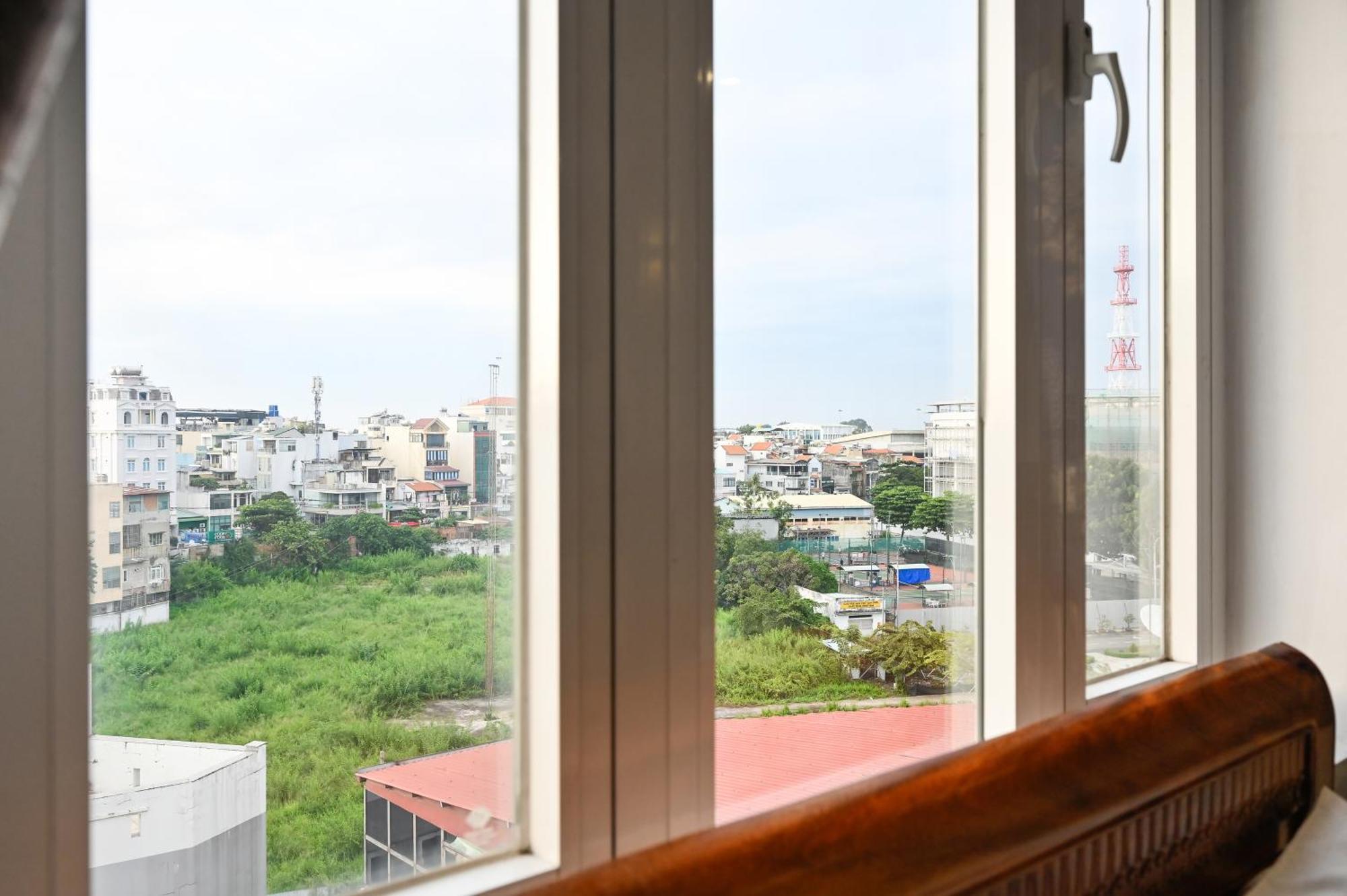 Yoyo Airport Saigon Hotel *