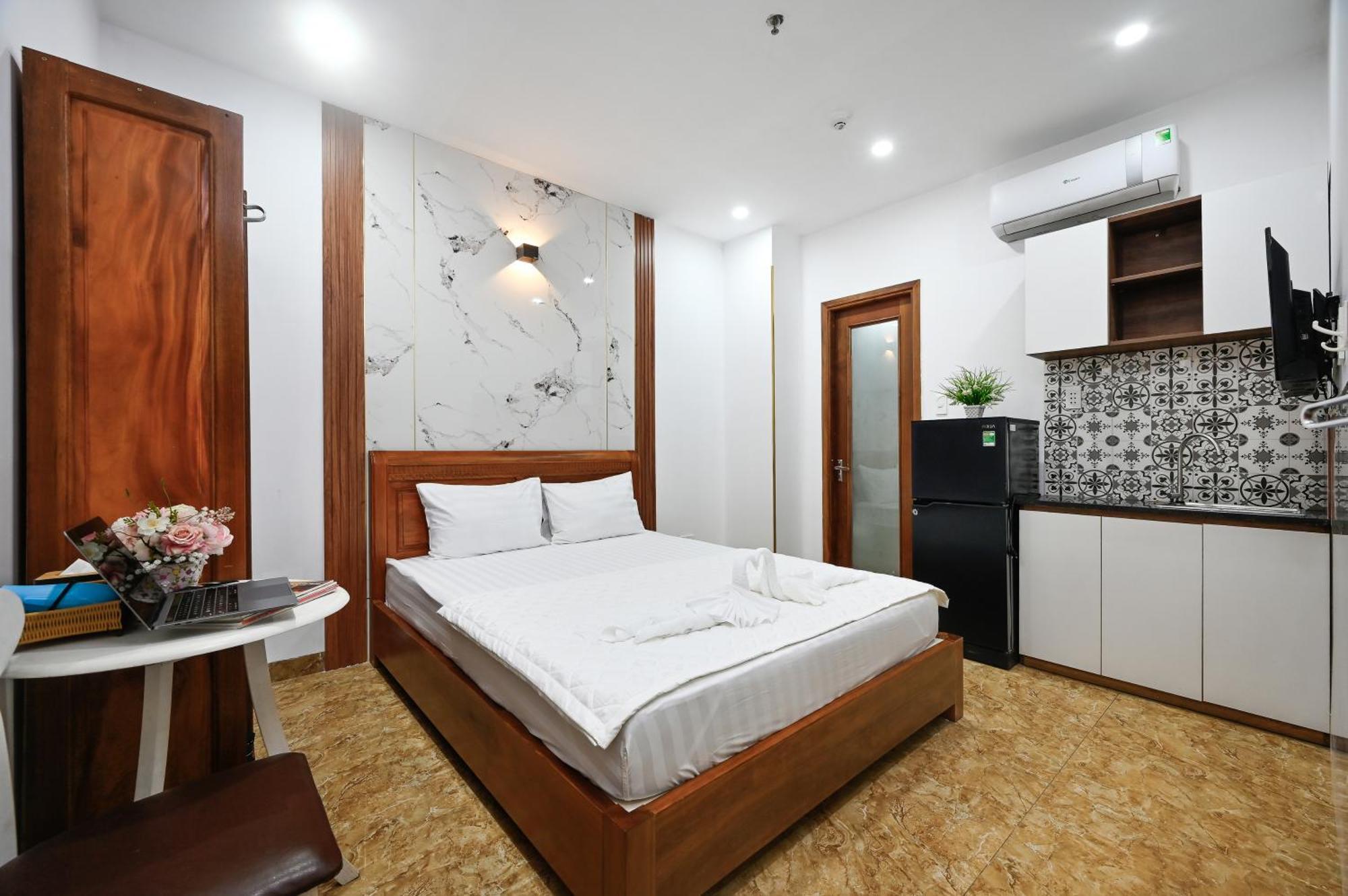 Yoyo Airport Saigon Hotel
