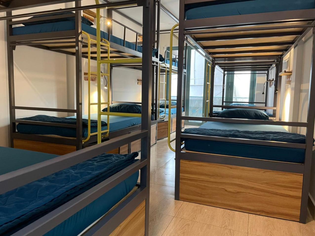 Joy Capsule hotel *