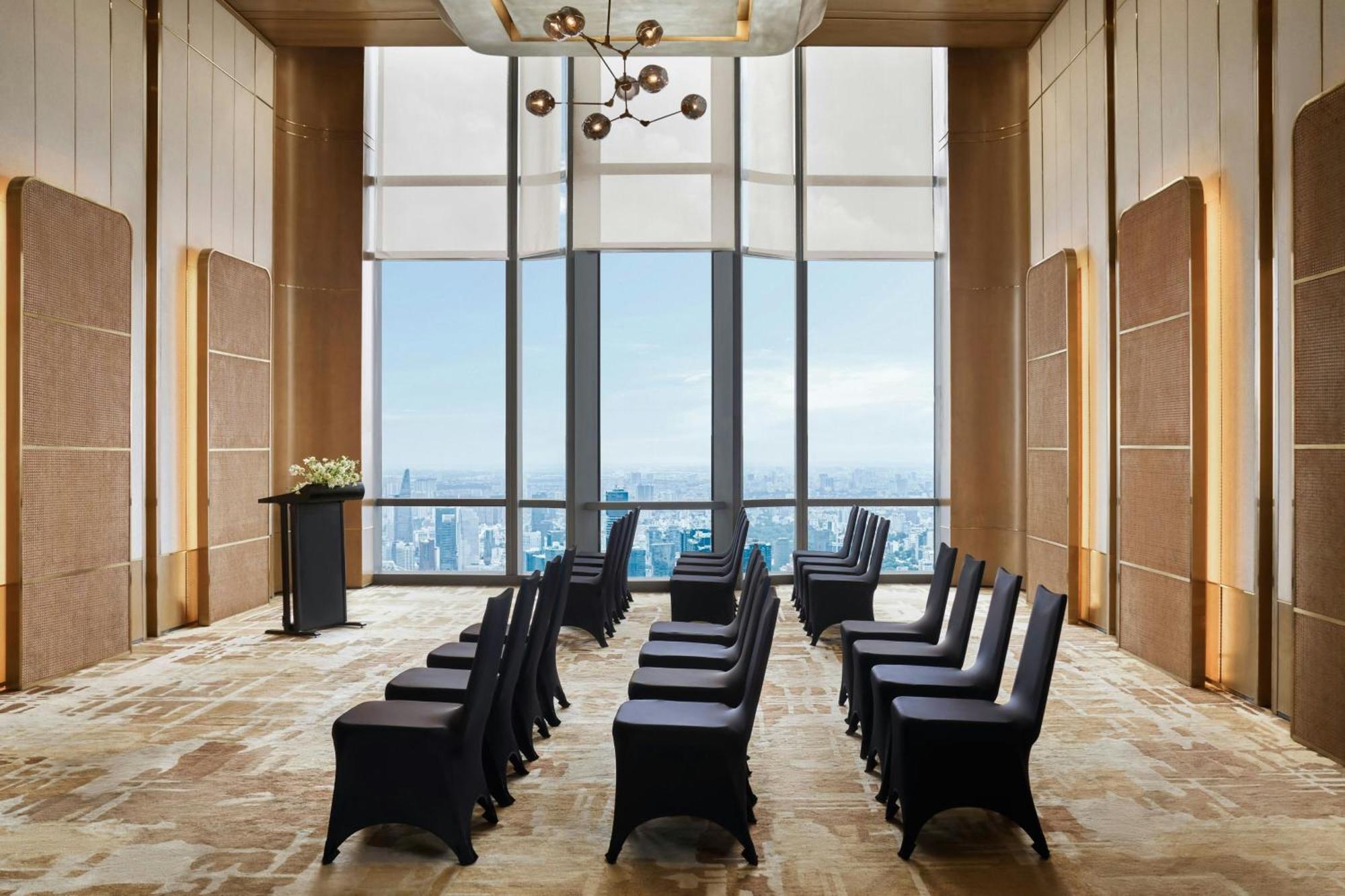 Vinpearl Landmark 81, Autograph Collection Hotel 5*
