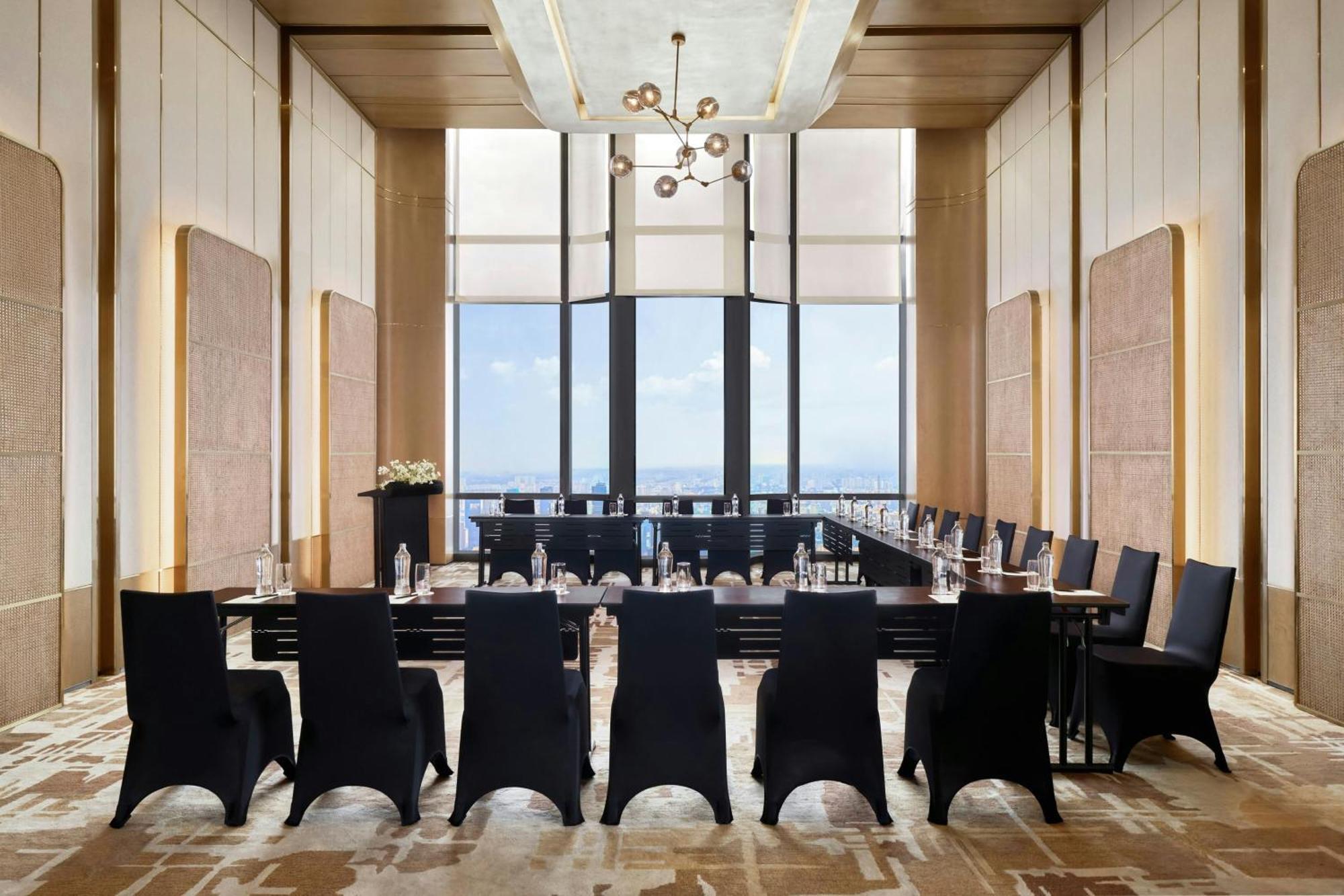Vinpearl Landmark 81, Autograph Collection 5*
