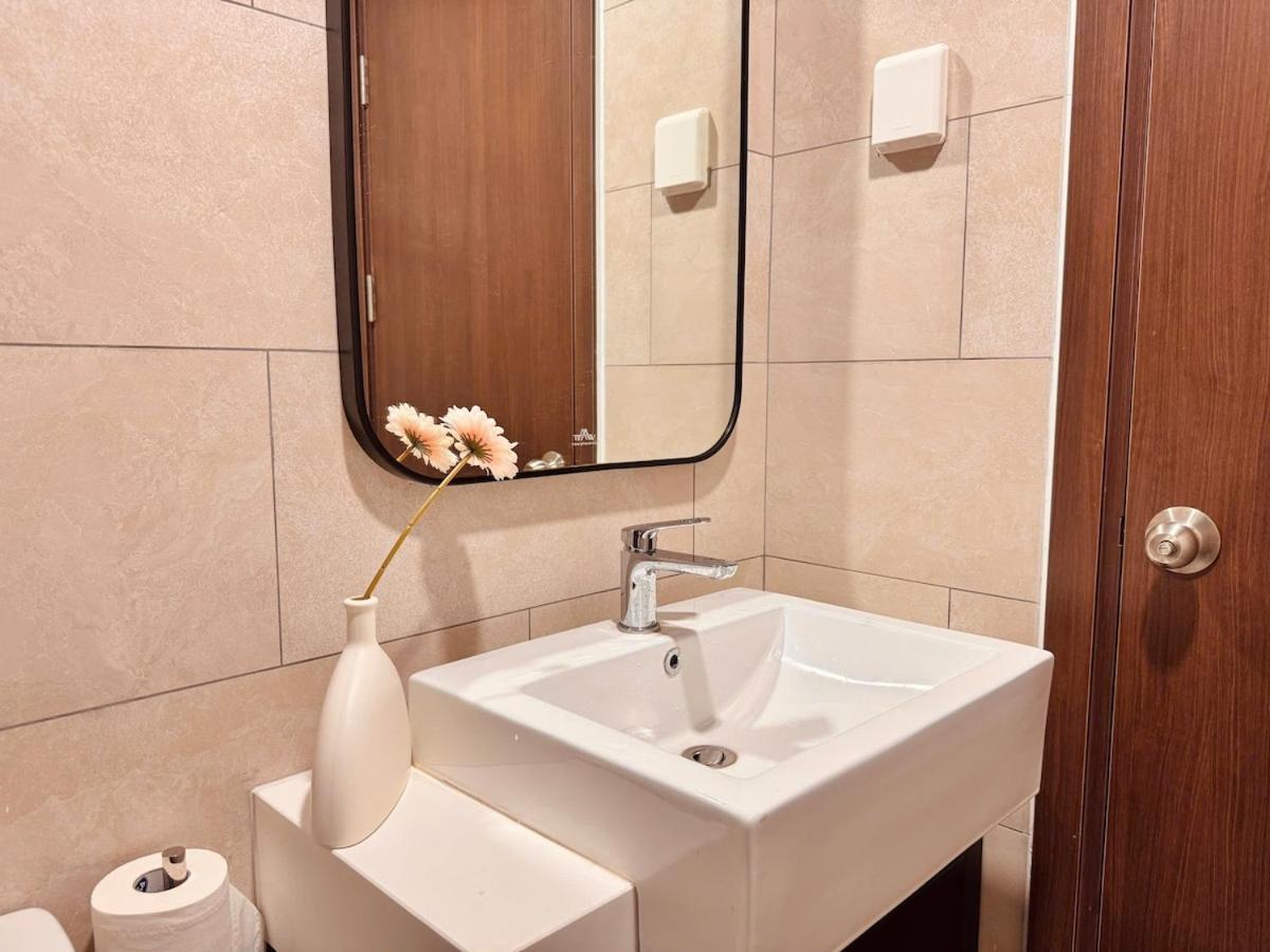 2br Picity Free Gym Pool Near Tan Son Nhat Airport Apartment *