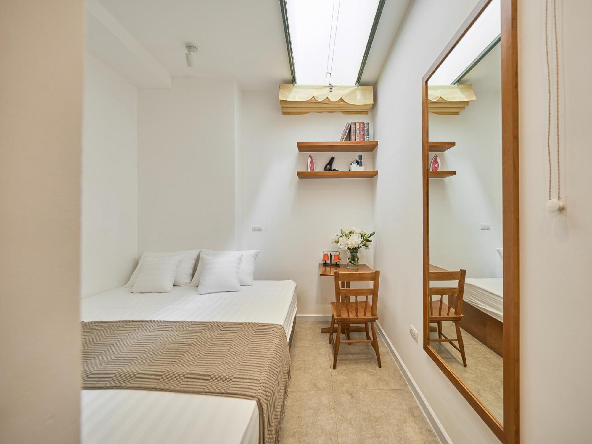 Apartment Horizon Bui Vien Retreat - Exclusive Rooftop & Poolside Relaxation *