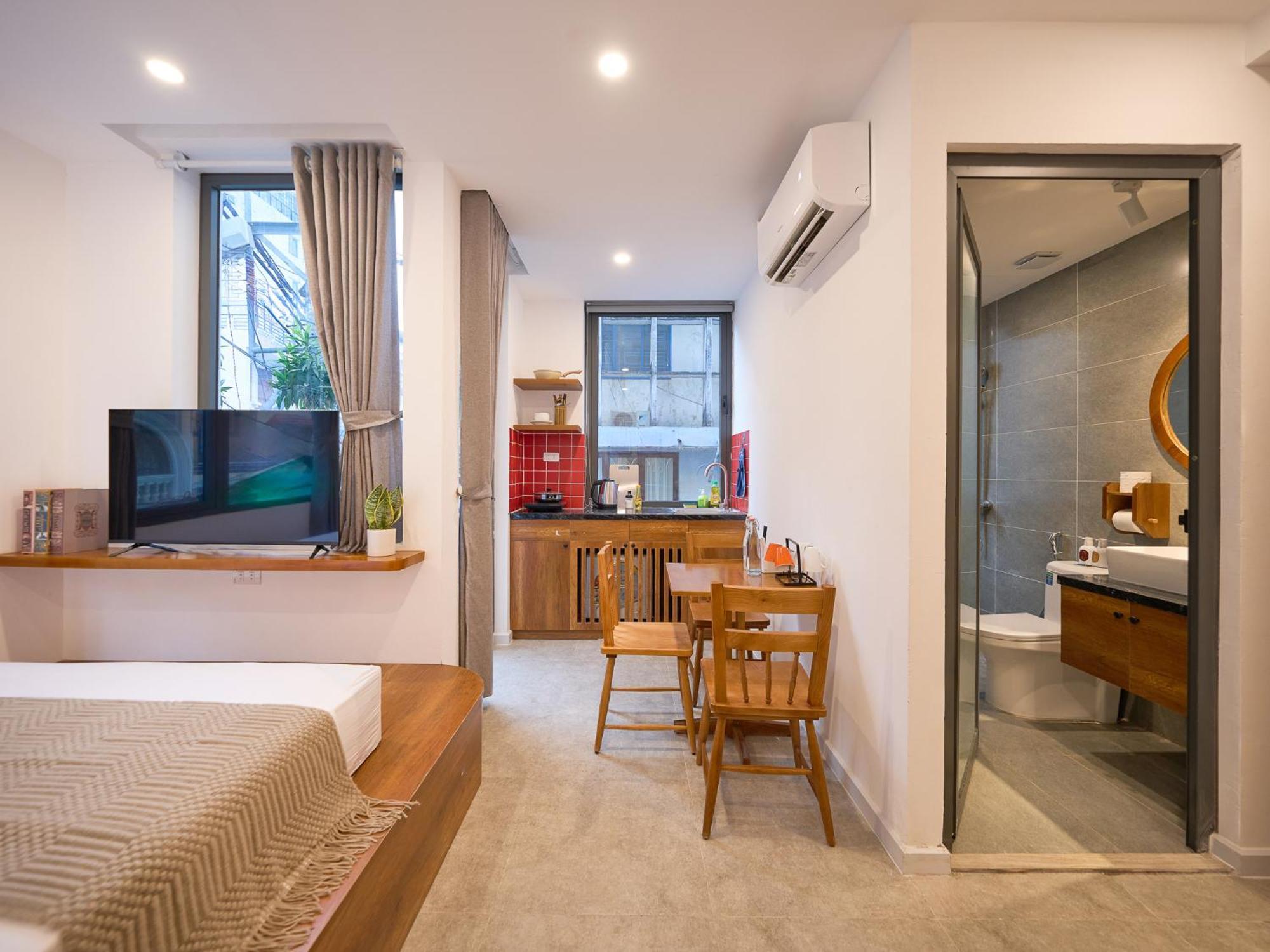 Horizon Bui Vien Retreat - Exclusive Rooftop & Poolside Relaxation Apartment *