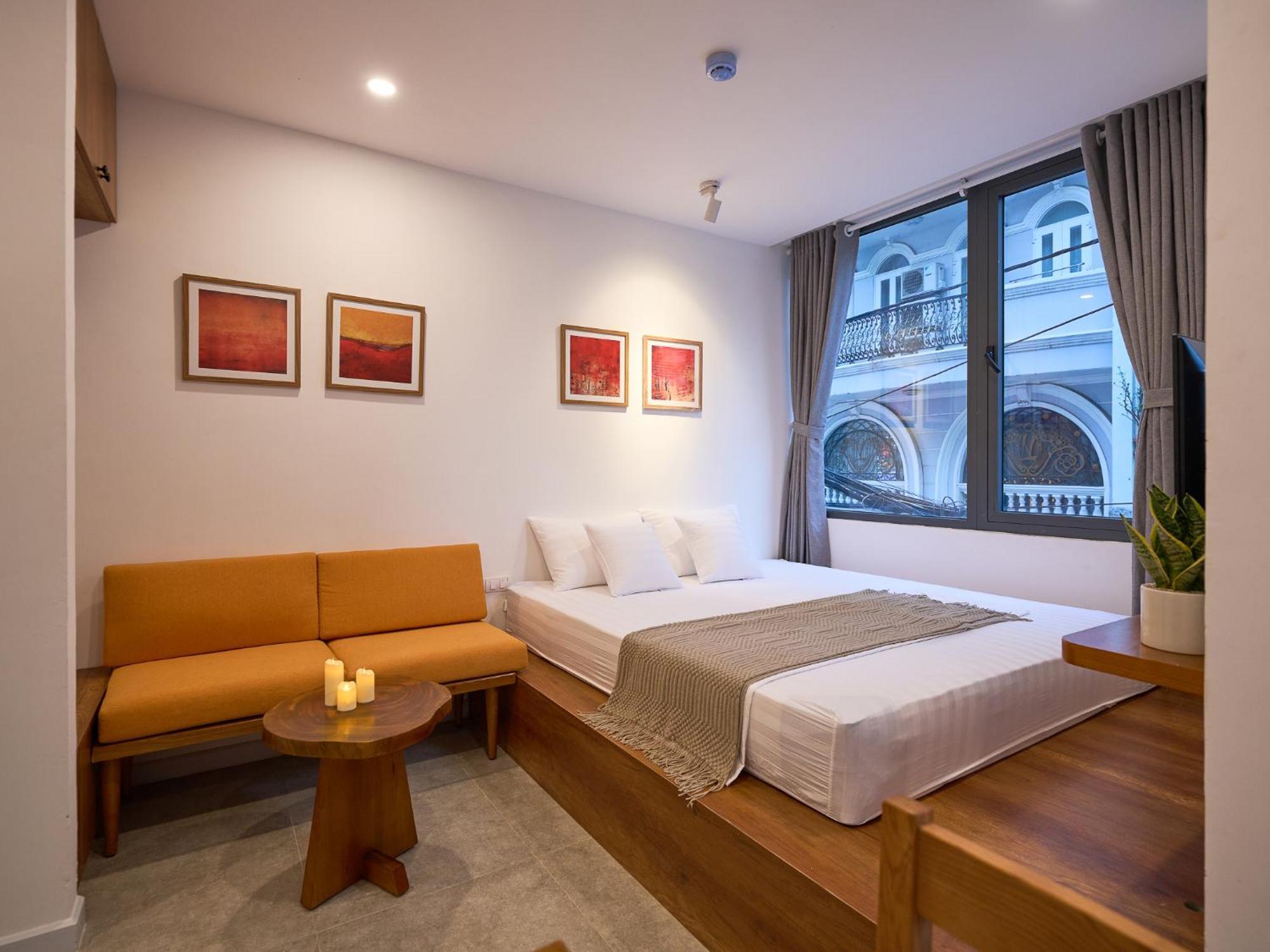 Horizon Bui Vien Retreat - Exclusive Rooftop & Poolside Relaxation Apartment