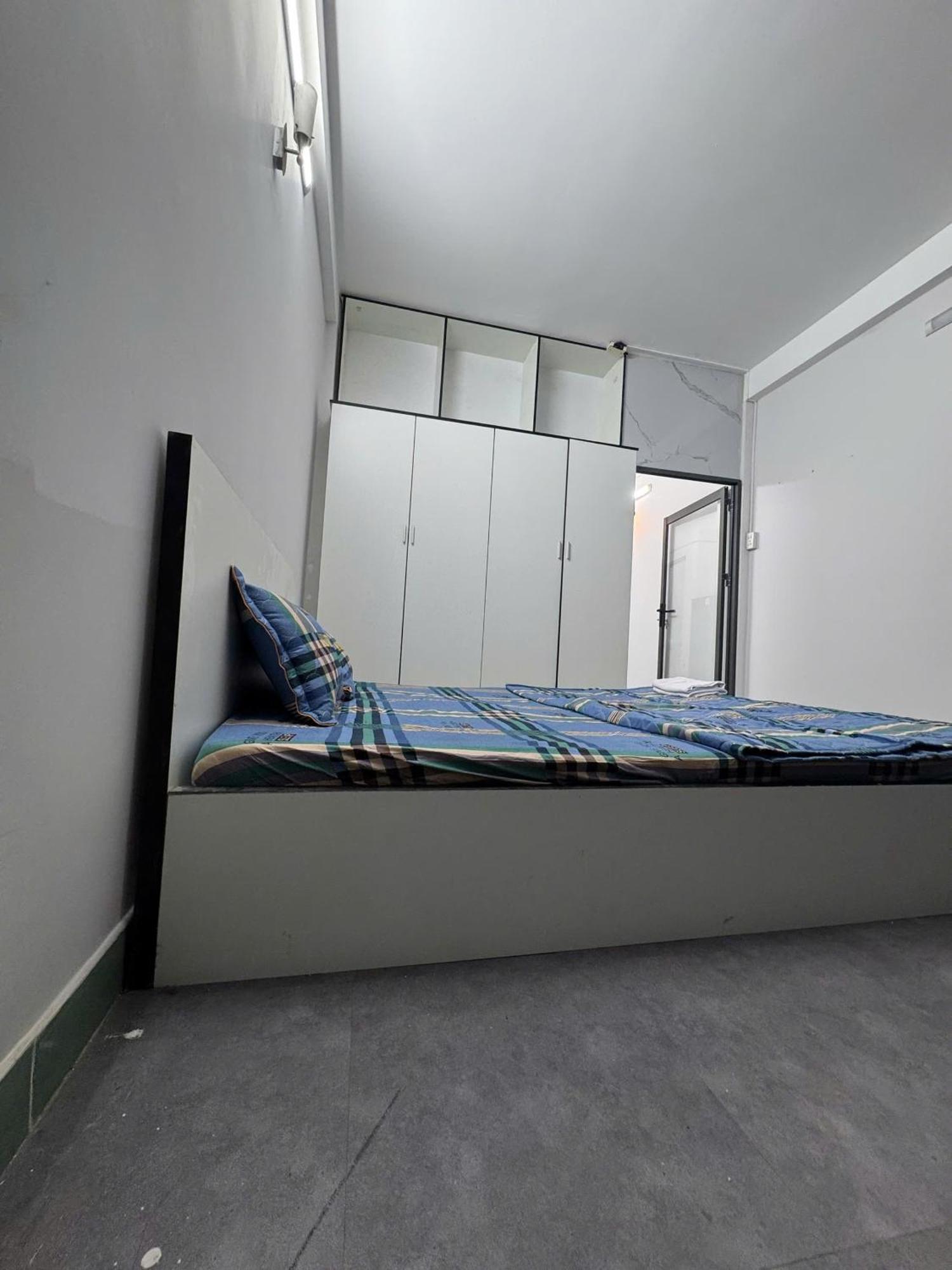 Apartment 43 Chan Hung *