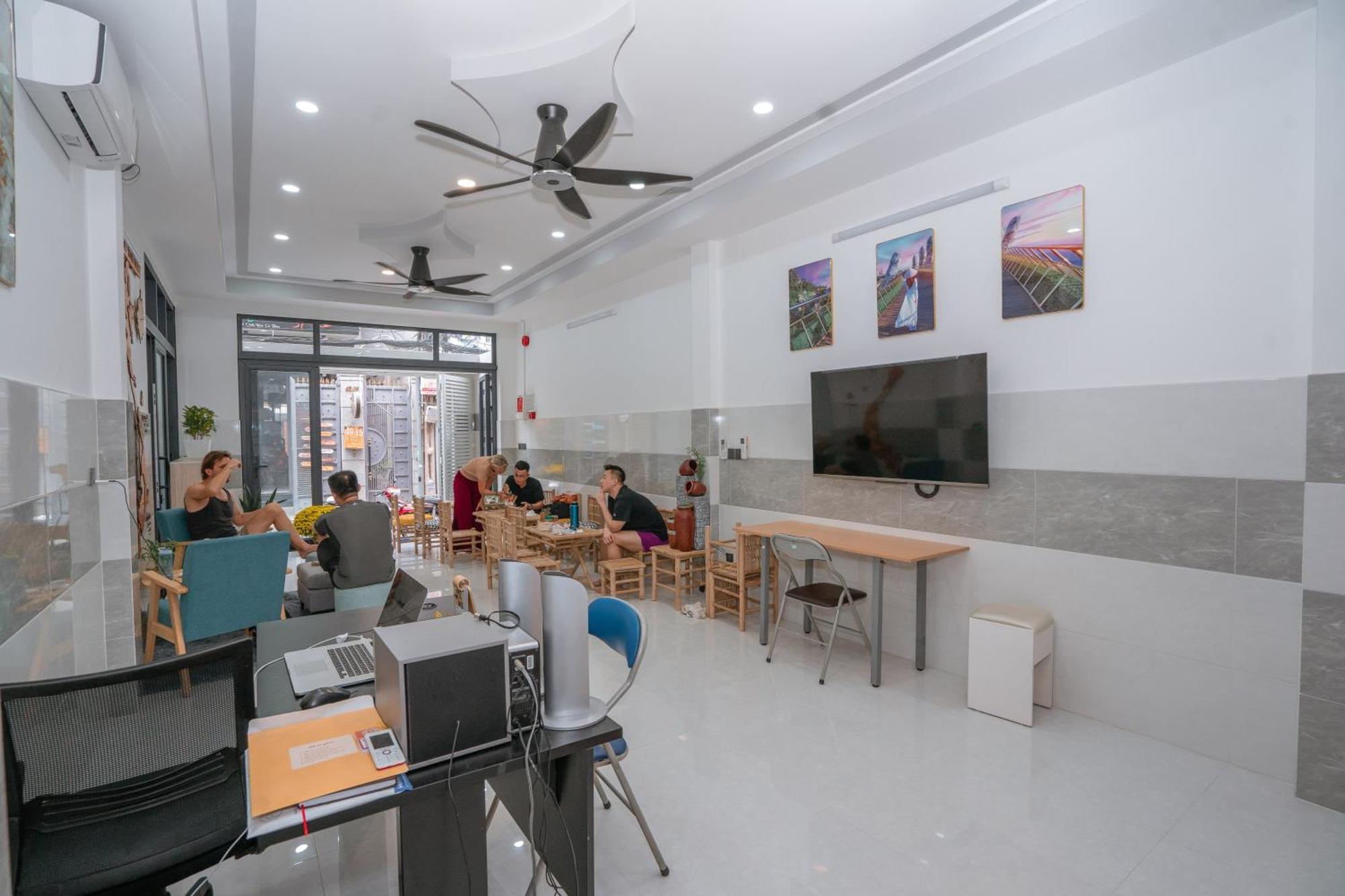 Nhà trọ Aloha Saigon Premium By Local Travel Experts - Newly Opened, Less-touristy Location, Spacious Rooms, Glass Shower Bathroom, Free Breakfast & Walking Tour TP. Hồ Chí Minh