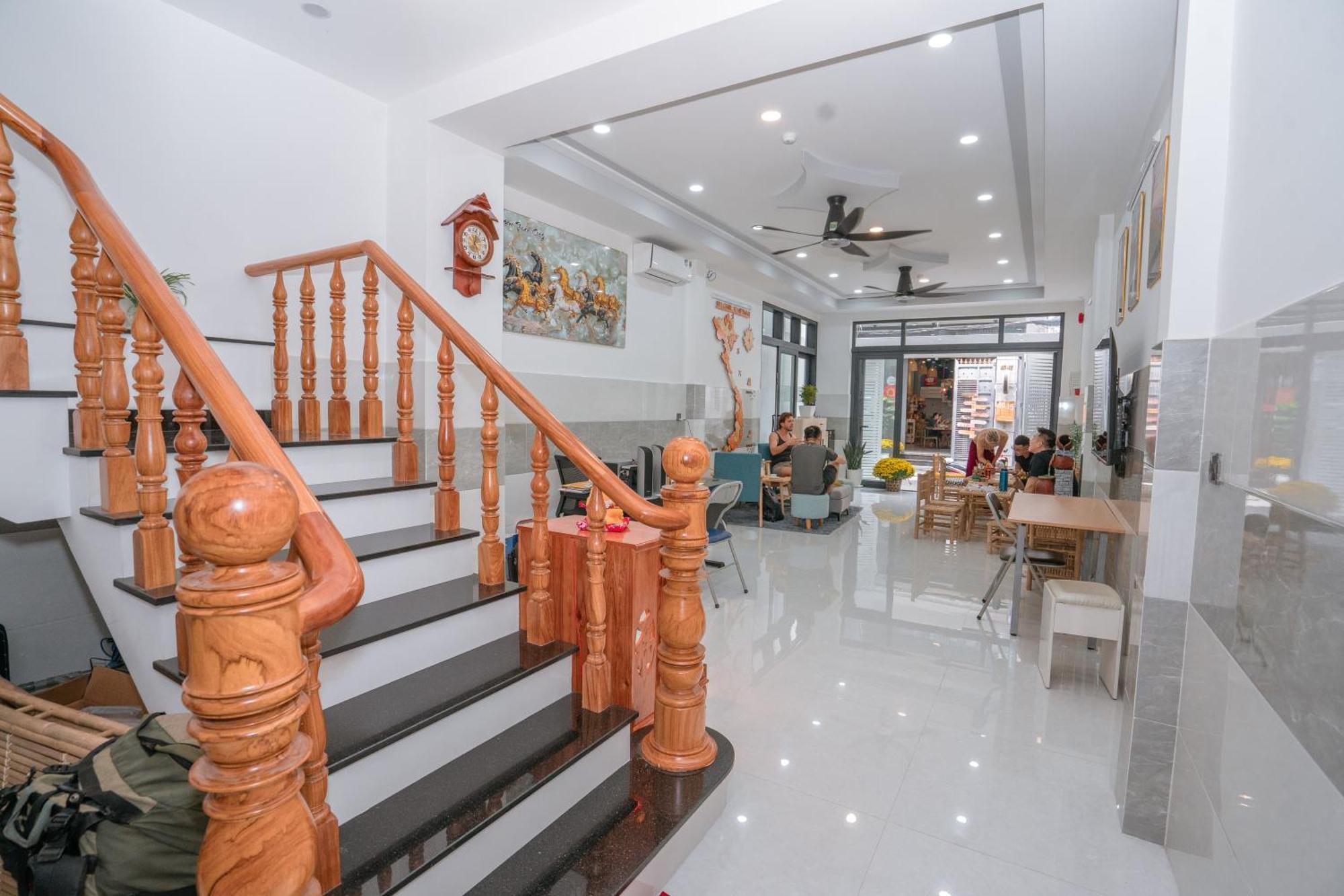 Aloha Saigon Premium By Local Travel Experts - Newly Opened, Less-touristy Location, Spacious Rooms, Glass Shower Bathroom, Free Breakfast & Walking Tour Nhà trọ