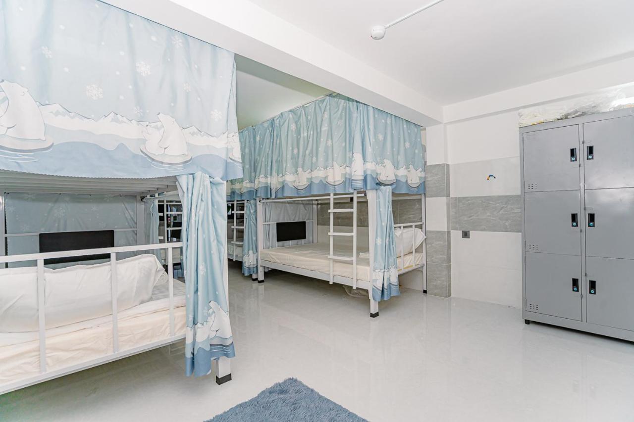 Nhà trọ Aloha Saigon Premium By Local Travel Experts - Newly Opened, Less-touristy Location, Spacious Rooms, Glass Shower Bathroom, Free Breakfast & Walking Tour