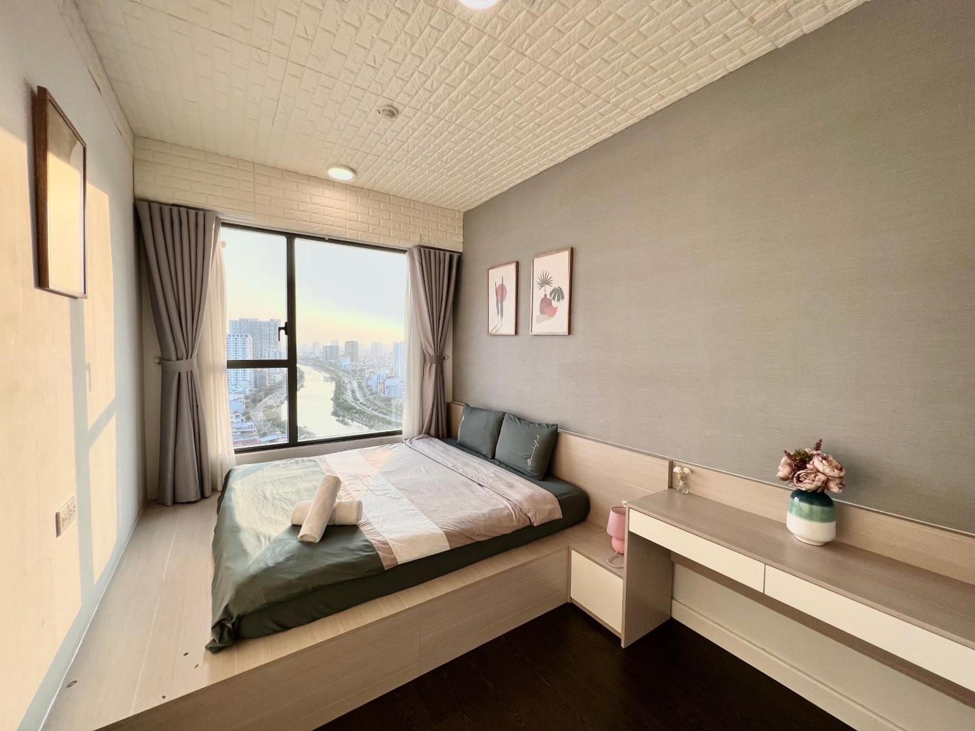 Spacious Saigon - Infinity Pool In Rivergate Apartment