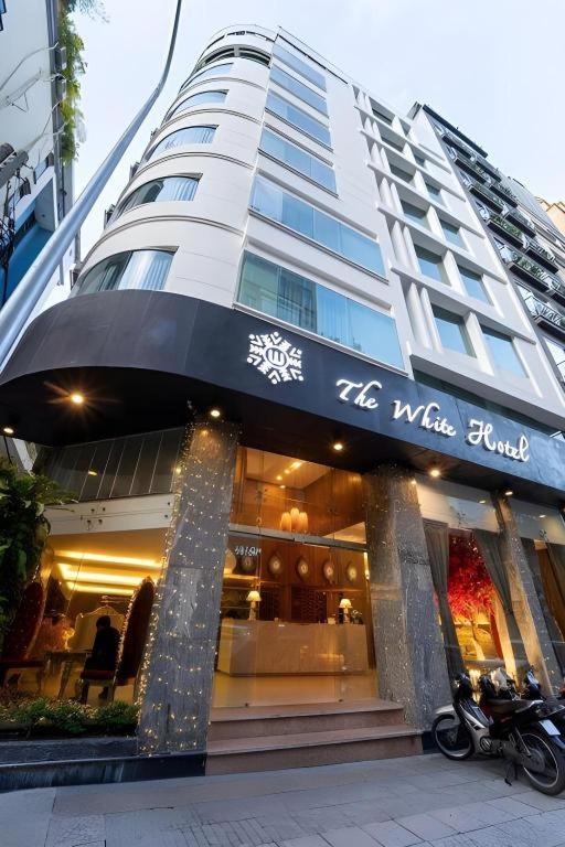 Khách sạn The White 8a Thái Văn Lung
