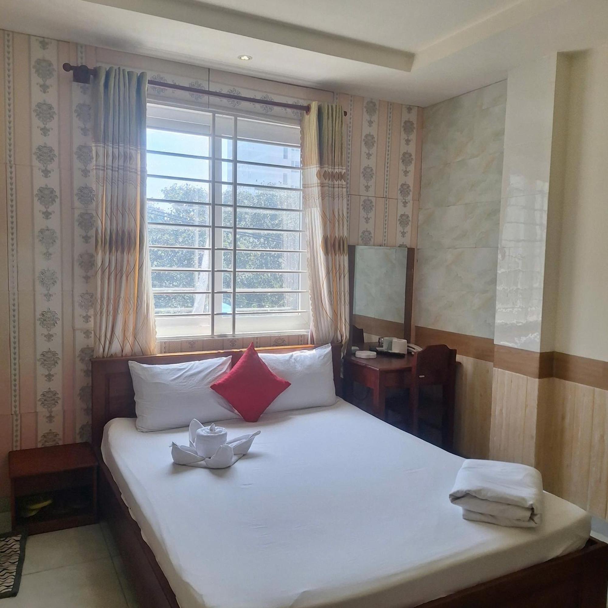 Hotel Khach San Damry Ho Chi Minh City