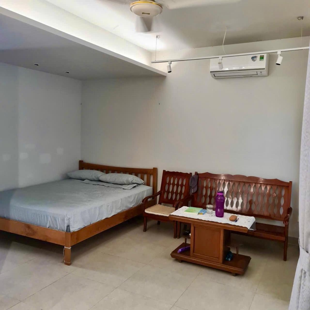 Om House *