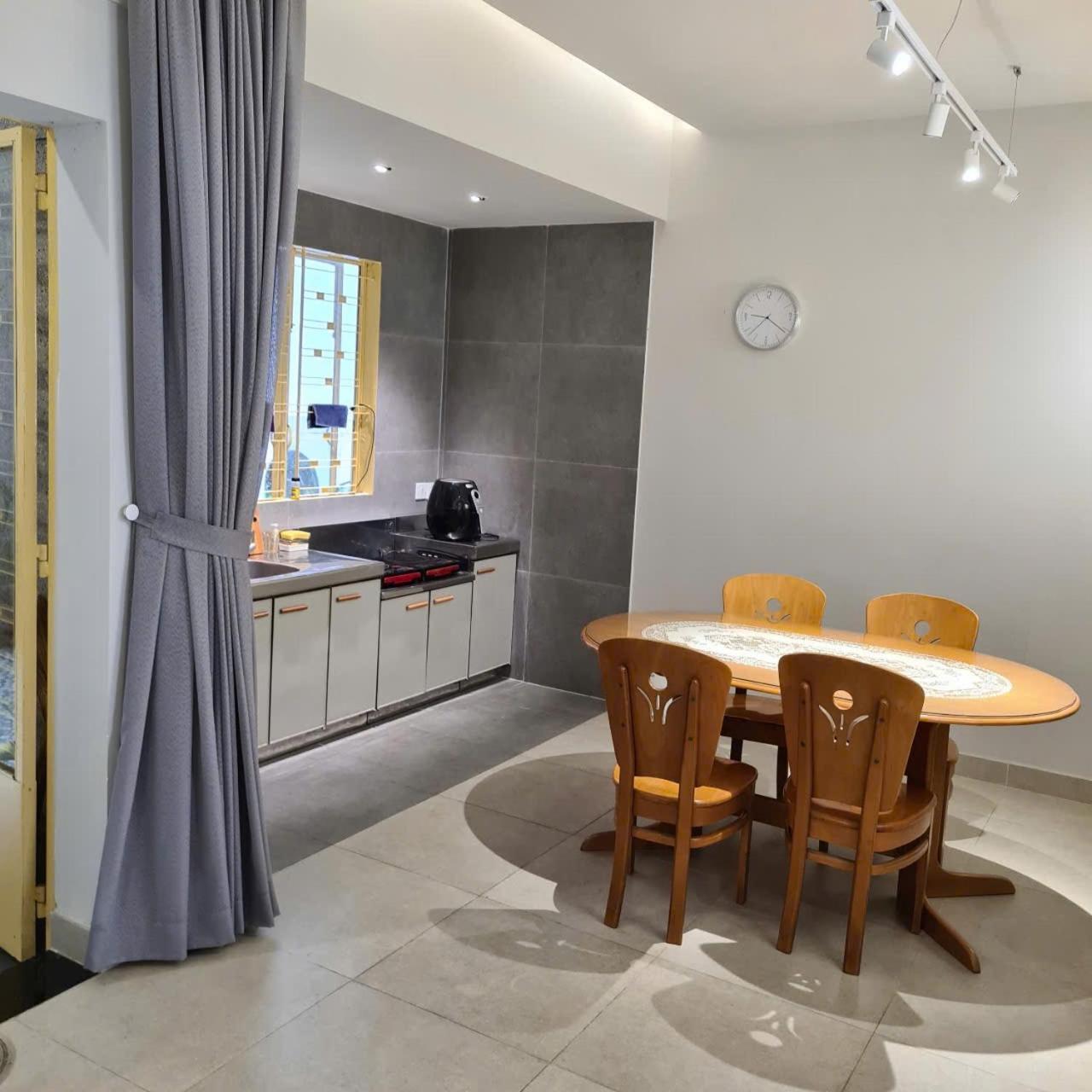Apartment Om House *